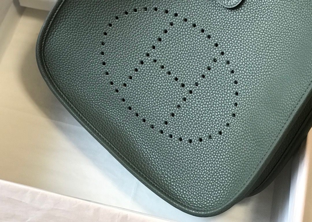 Hermes Evelyne III 29 PM Bag In Vert Amande Clemence Leather - Image 6