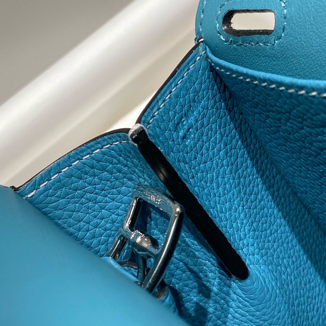 Hermes Halzan 25 Bag in Blue Jean Clemence Leather - Image 8