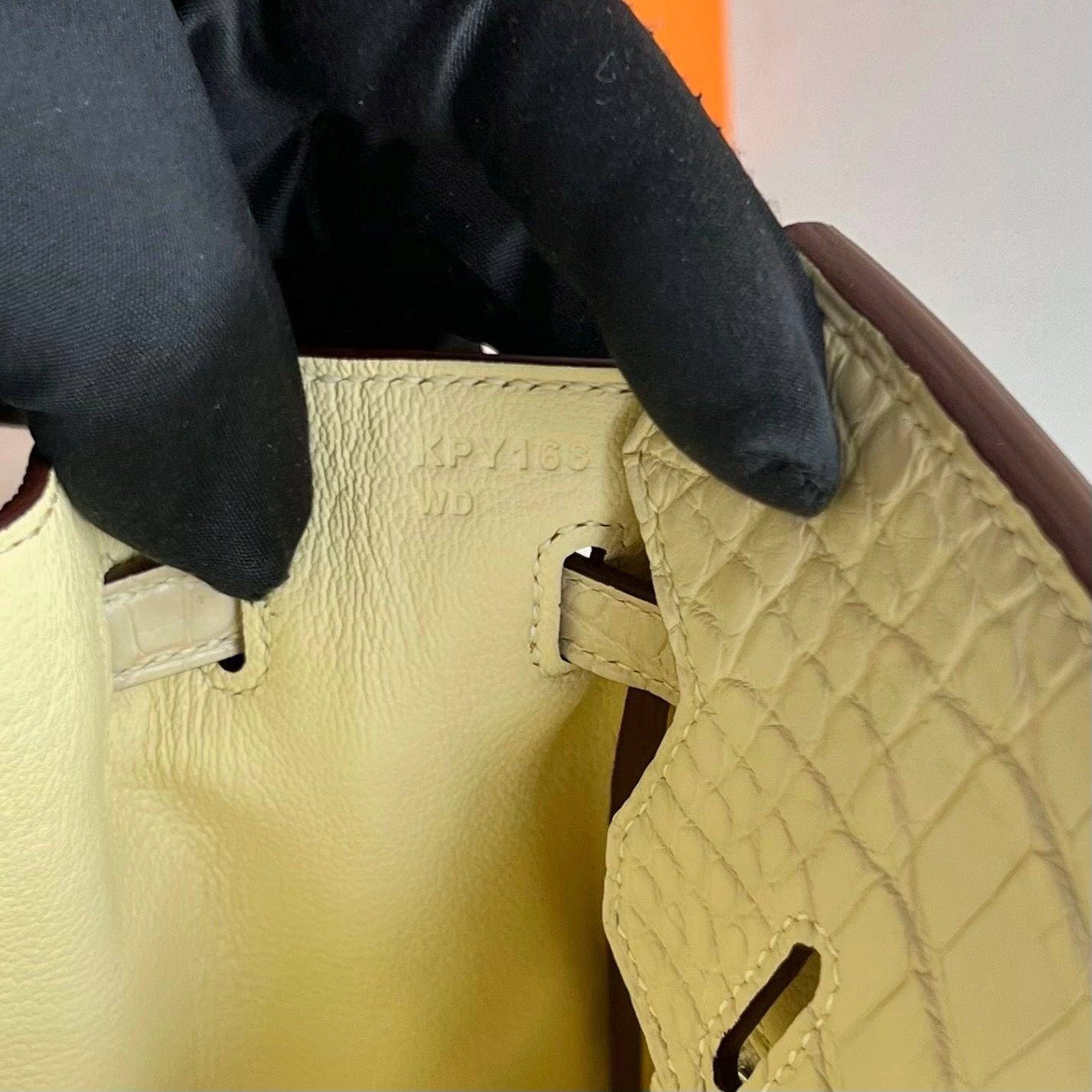 Hermes Birkin 25 Retourne Handmade Bag in Vanille Matte Alligator Leather - Image 9