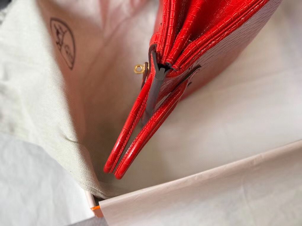 Hermes Birkin 25cm Bag In Red Embossed Crocodile Leather - Image 4