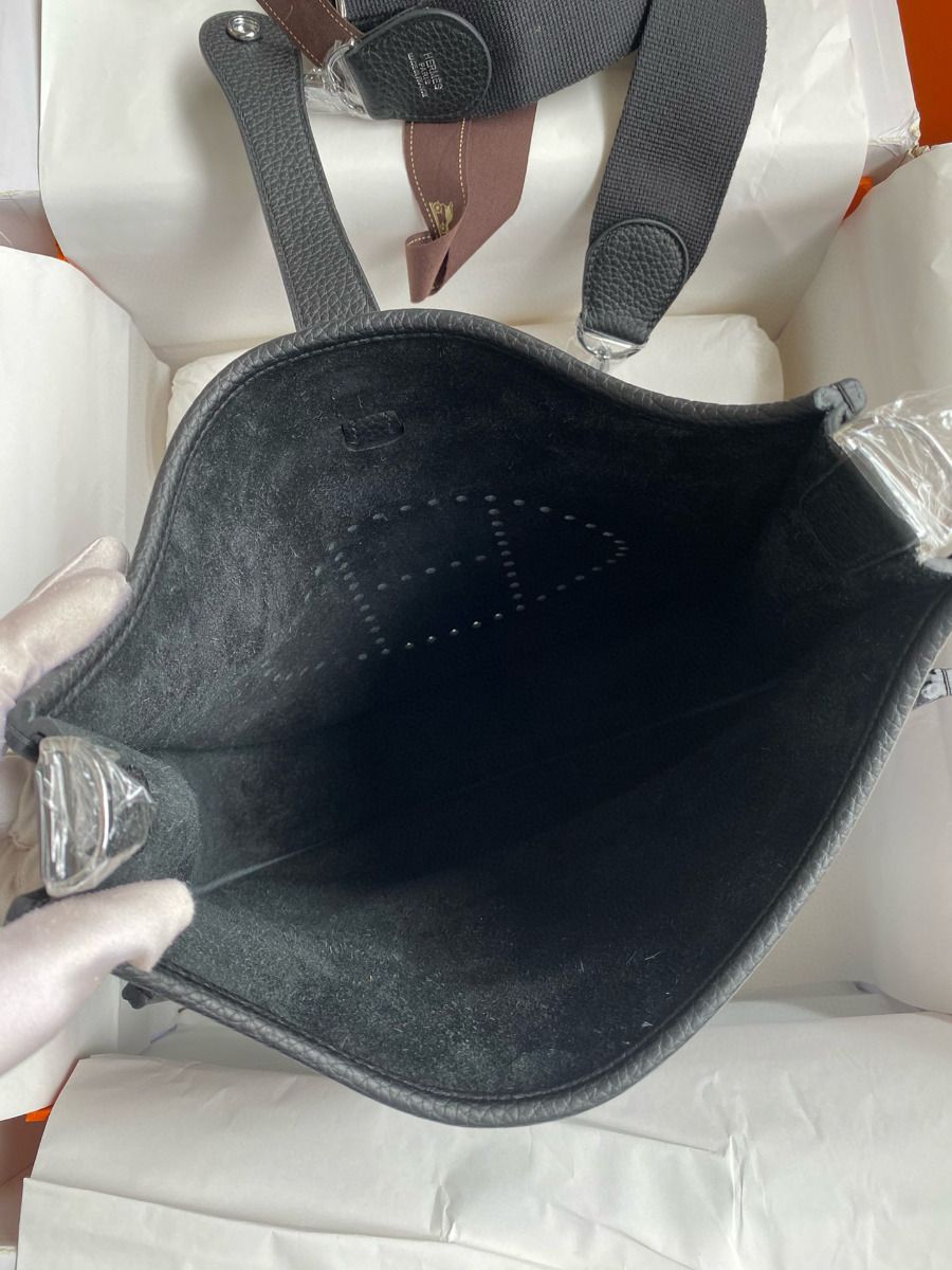 Hermes Evelyne III PM 29 Handmade Bag in Black Clemence Leather - Image 10