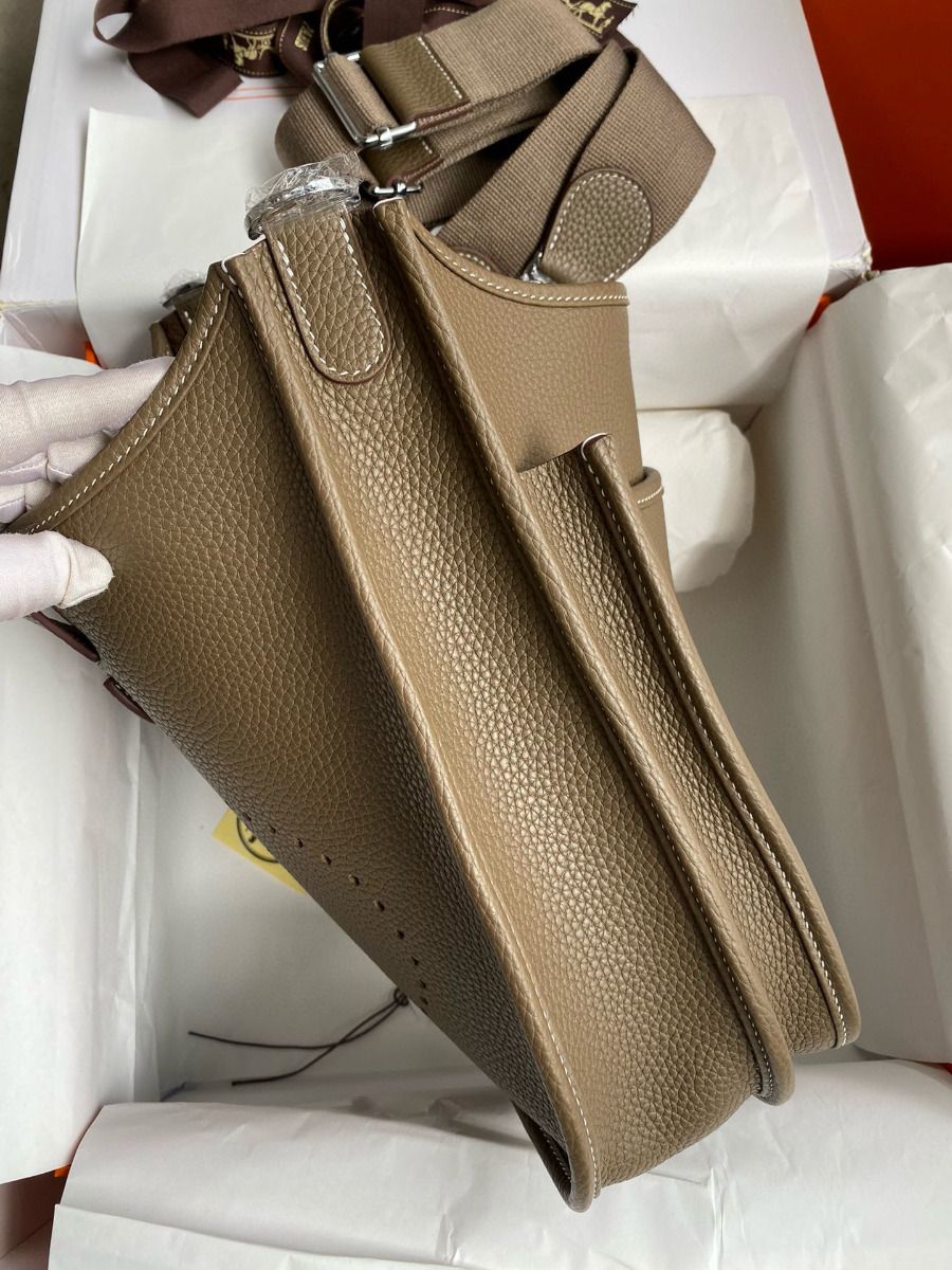 Hermes Evelyne III PM 29 Handmade Bag in Taupe Clemence Leather - Image 8