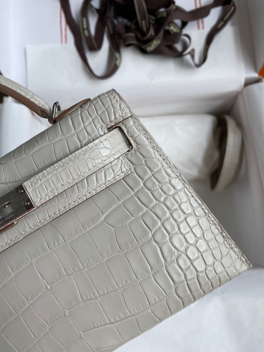 Hermes Kelly Mini II Sellier Handmade Bag In Grey Matte Alligator Leather - Image 5