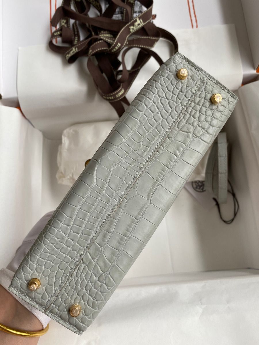 Hermes Kelly Mini II Sellier Handmade Bag In Pearl Grey Matte Alligator Leather - Image 4