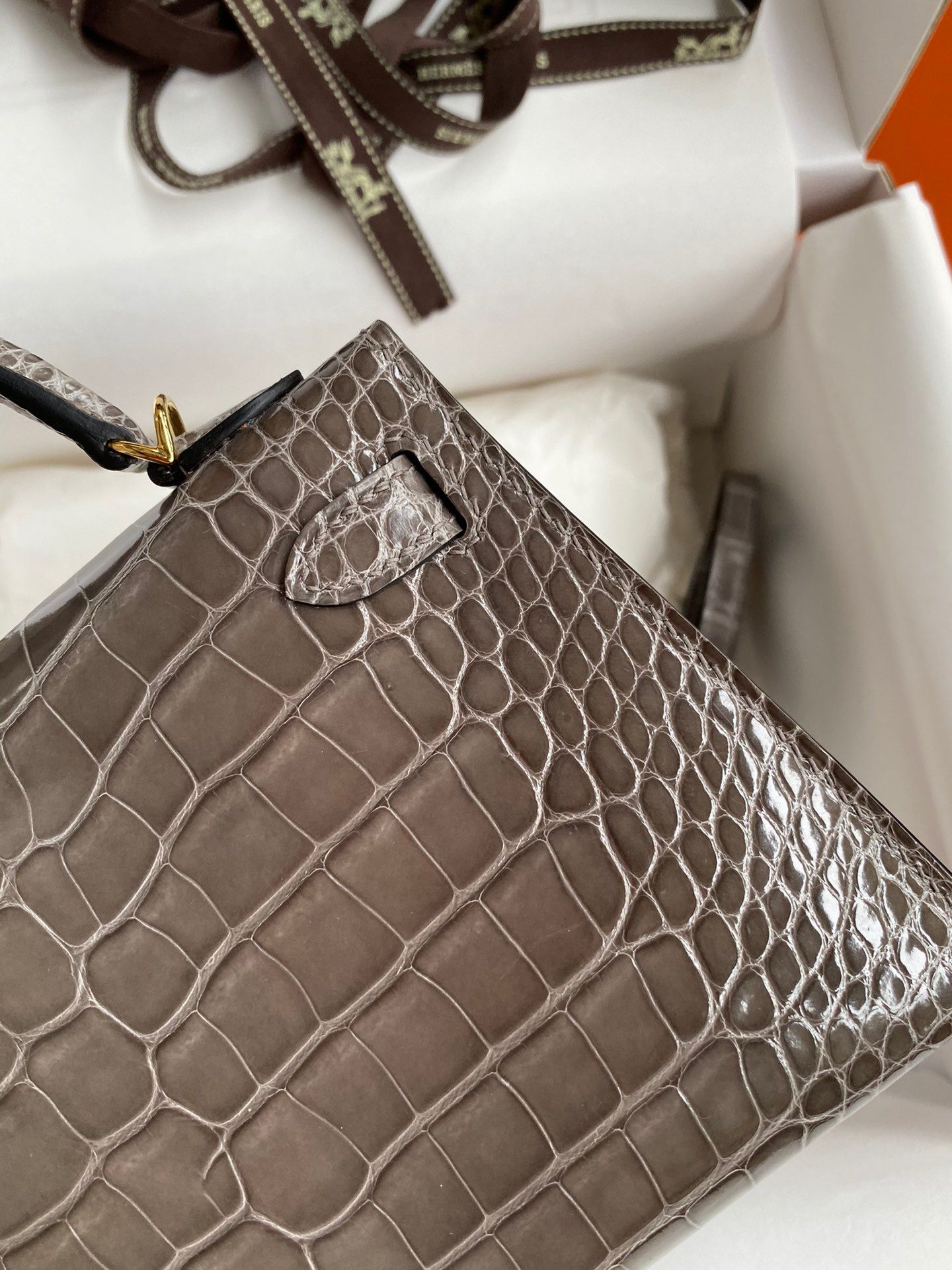 Hermes Kelly Mini II Sellier Handmade Bag in Gris Tourterelle Shiny Alligator Leather - Image 6