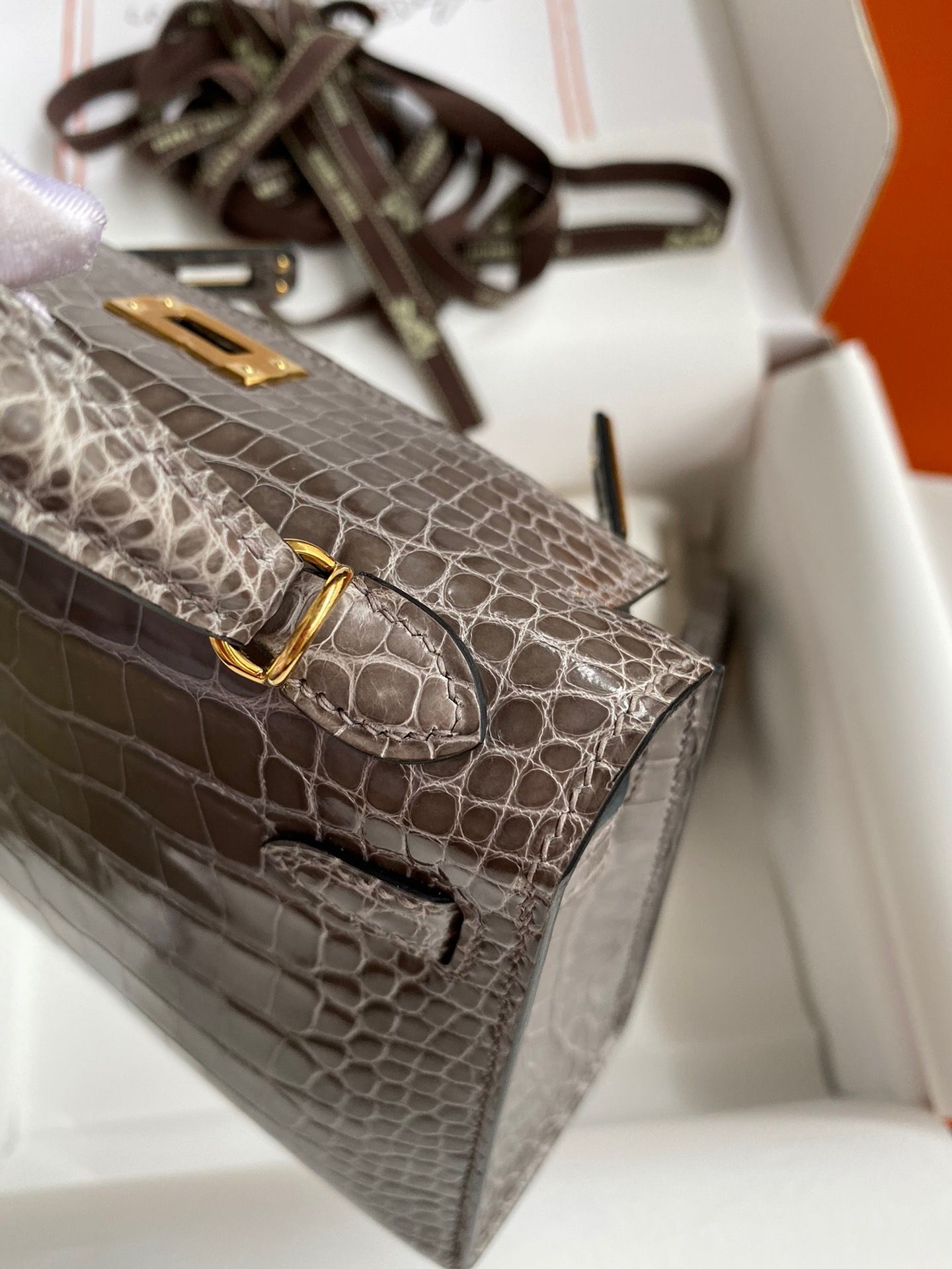 Hermes Kelly Mini II Sellier Handmade Bag in Gris Tourterelle Shiny Alligator Leather - Image 8
