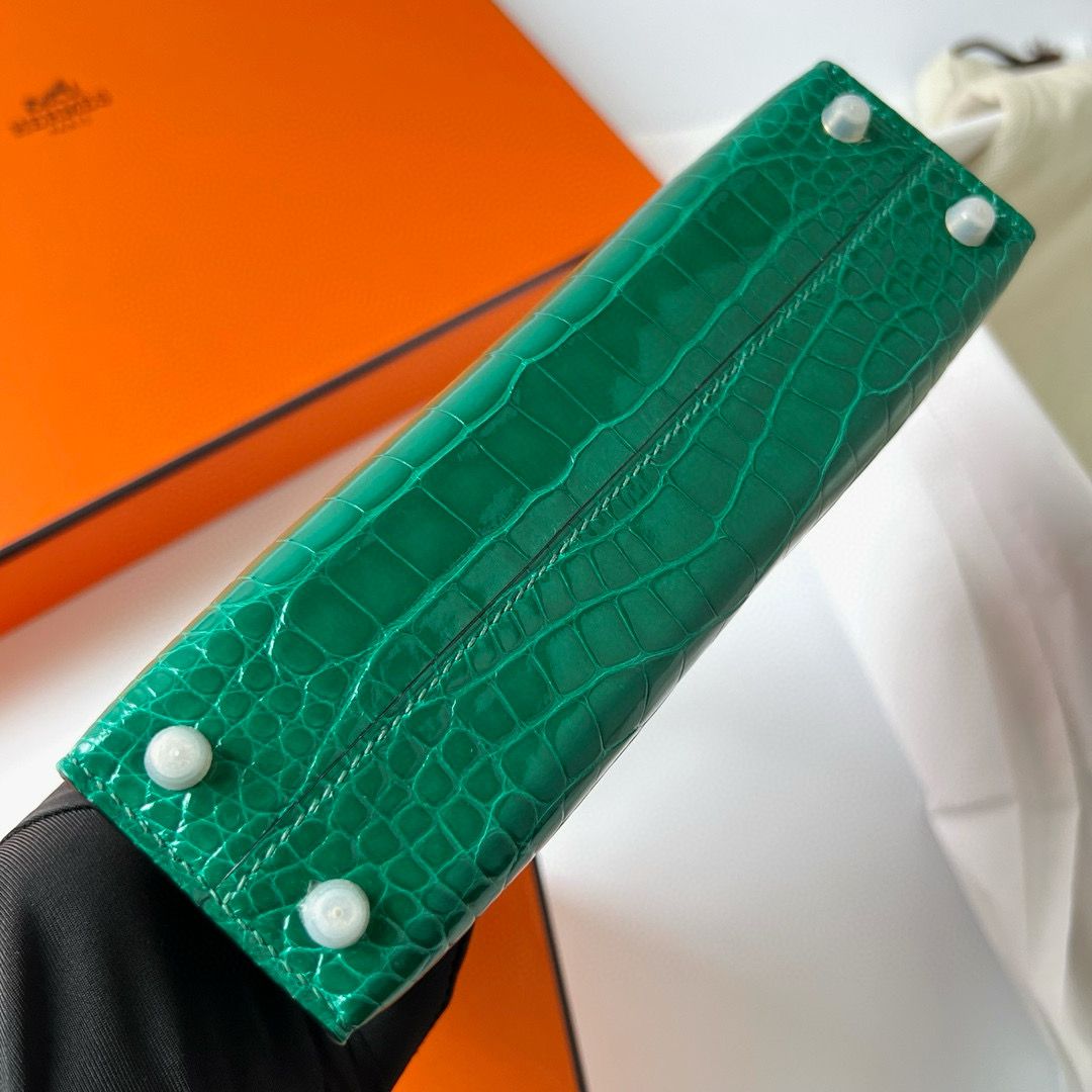 Hermes Kelly Mini II Sellier Handmade Bag in Vert Emeraude Shiny Alligator Leather - Image 7