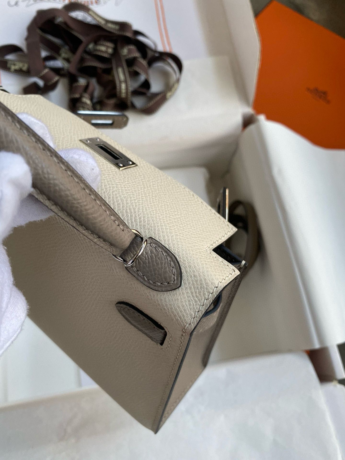 Hermes Kelly Mini II Sellier Bicolor Handmade Bag in Craie and Gris Asphalt Epsom Calfskin - Image 8