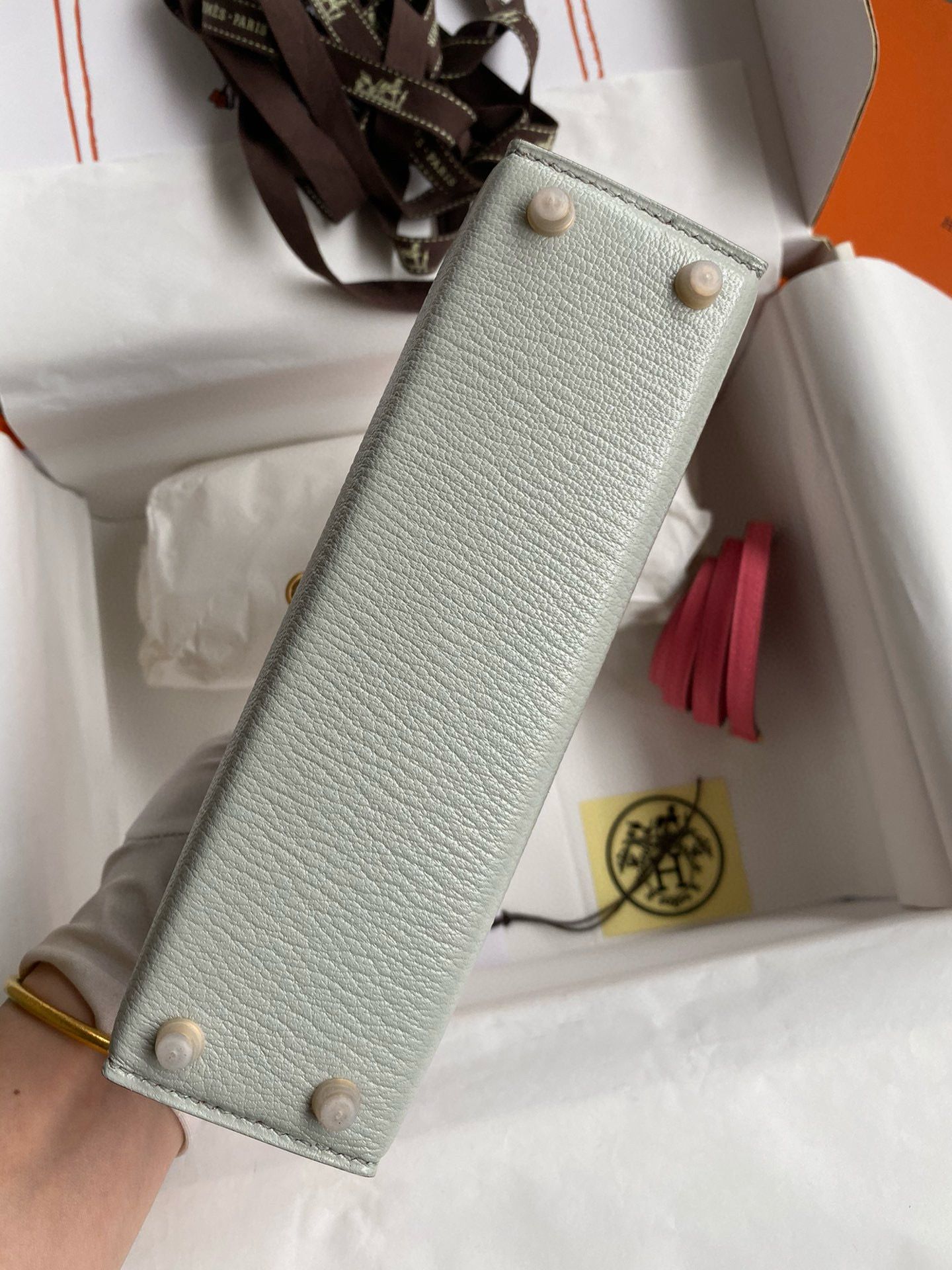 Hermes Kelly Mini II Sellier Bicolor Handmade Bag in Pearl Grey and Rose Azalee Chevre Mysore Leather - Image 4