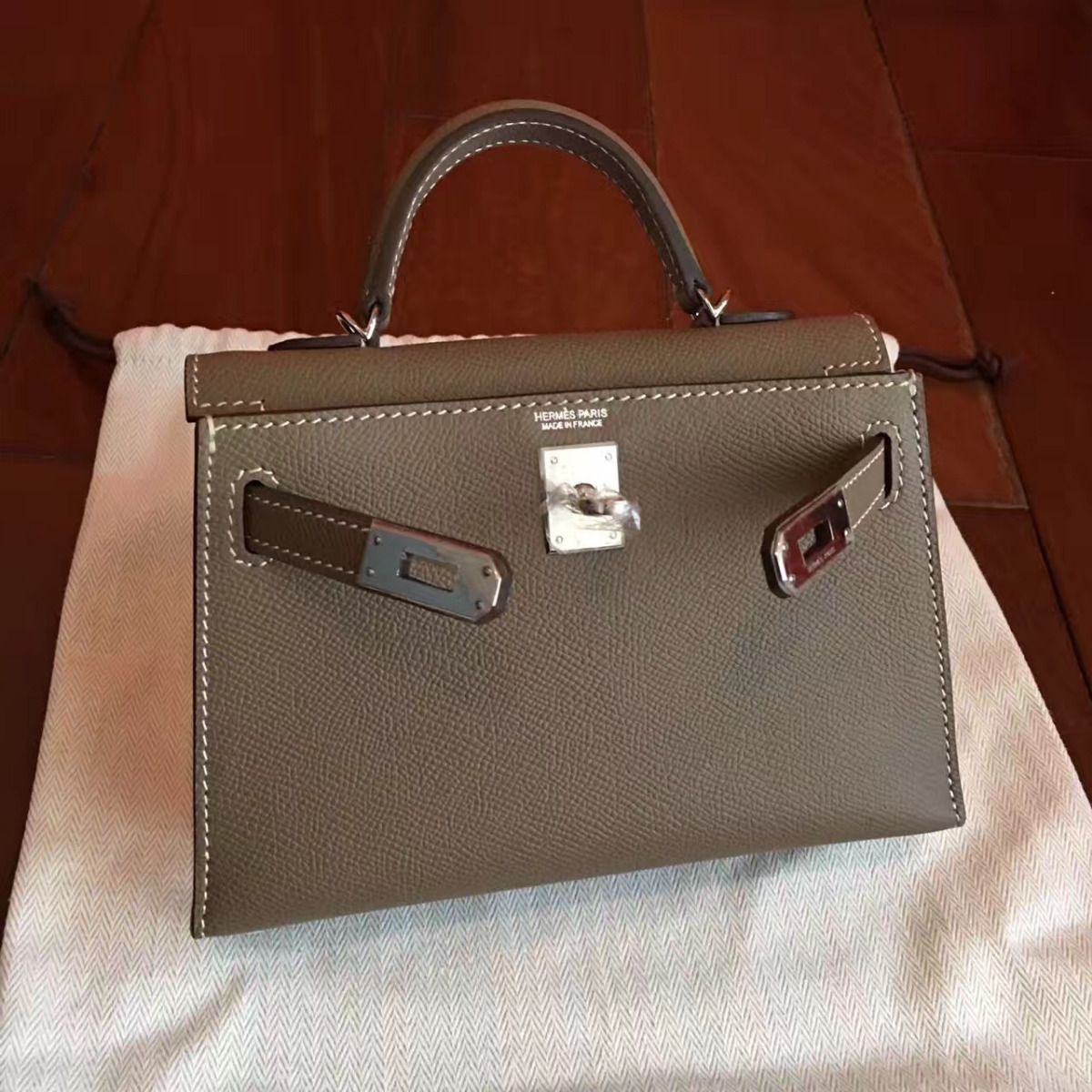 Hermes Kelly Mini II Handmade Bag In Taupe Epsom Leather - Image 4