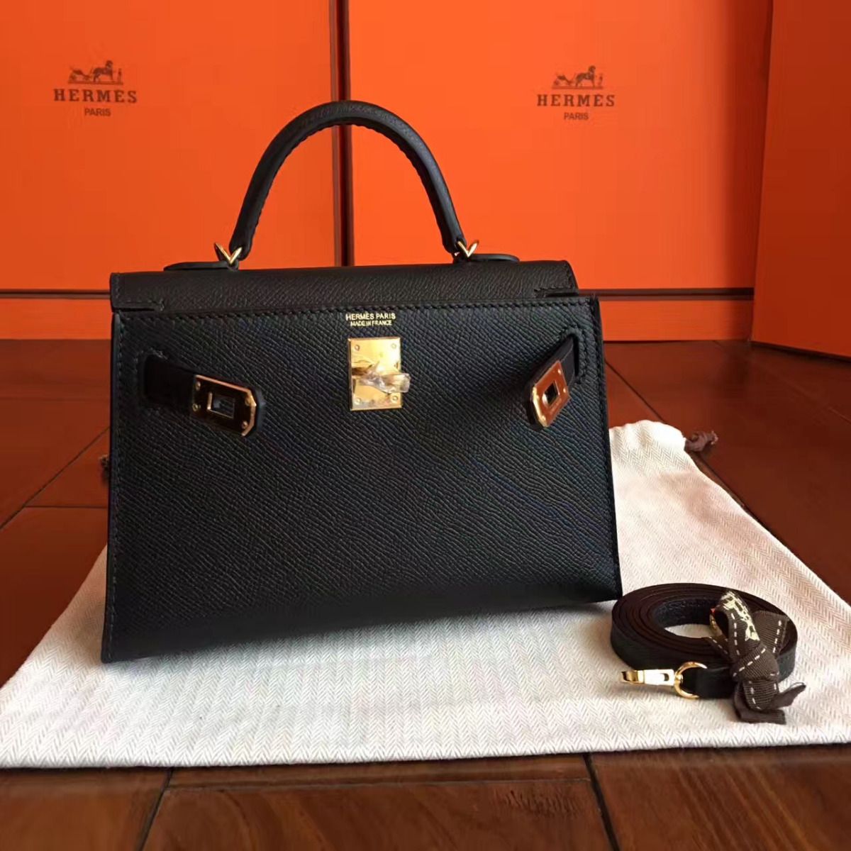 Hermes Kelly Mini II Handmade Bag In Black Epsom Leather - Image 4
