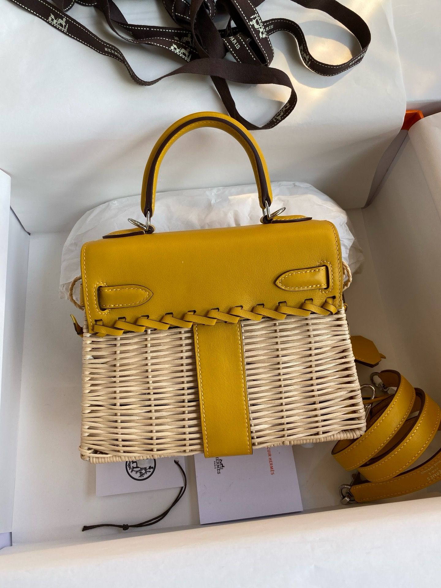 Hermes Picnic Kelly Mini 20 Bag in Wicker and Yellow Calfskin - Image 3