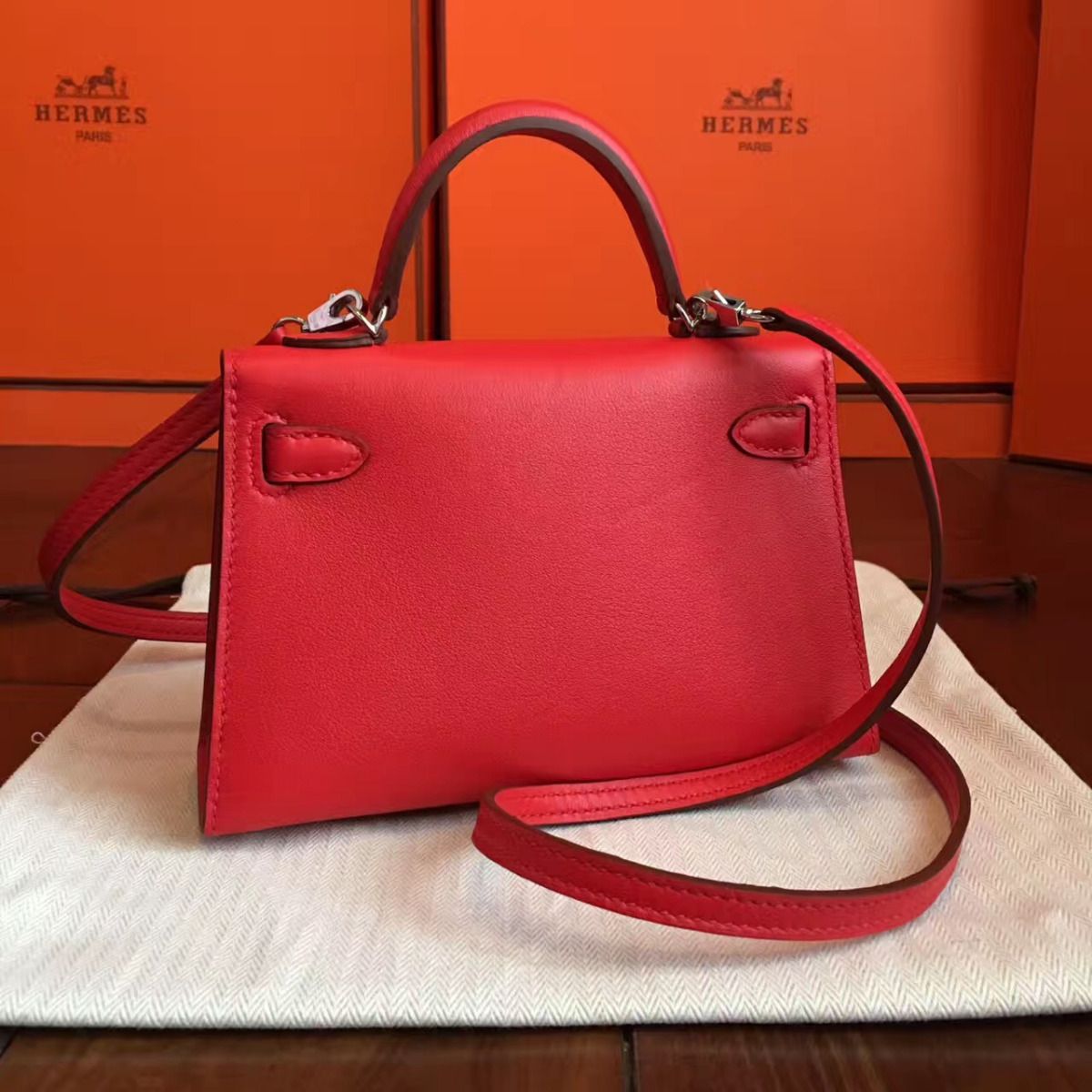 Hermes Kelly Mini II Handmade Bag In Red Swift Calfskin - Image 3