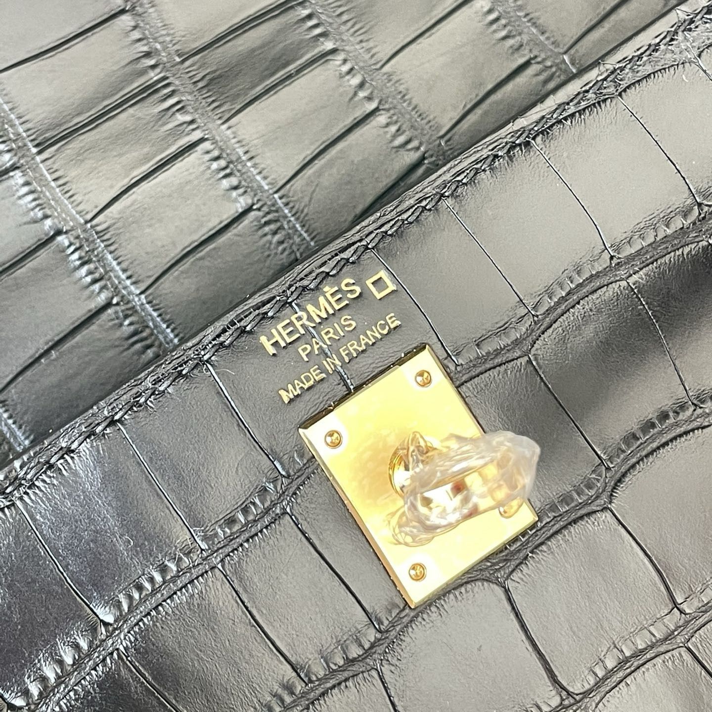 Hermes Kelly 25 Retourne Handmade Bag in Black Alligator Leather - Image 10