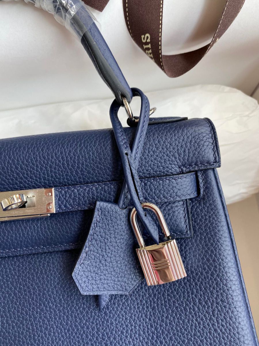 Hermes Kelly Retourne 25 Handmade Bag In Blue Saphir Clemence Leather - Image 4