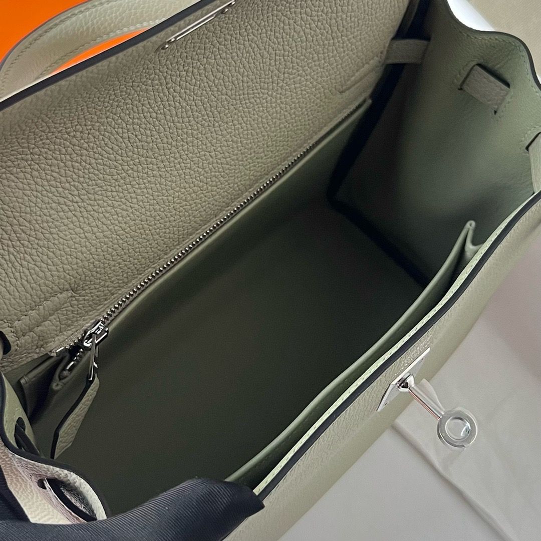 Hermes Kelly Retourne 25 Handmade Bag In Sauge Clemence Leather - Image 9