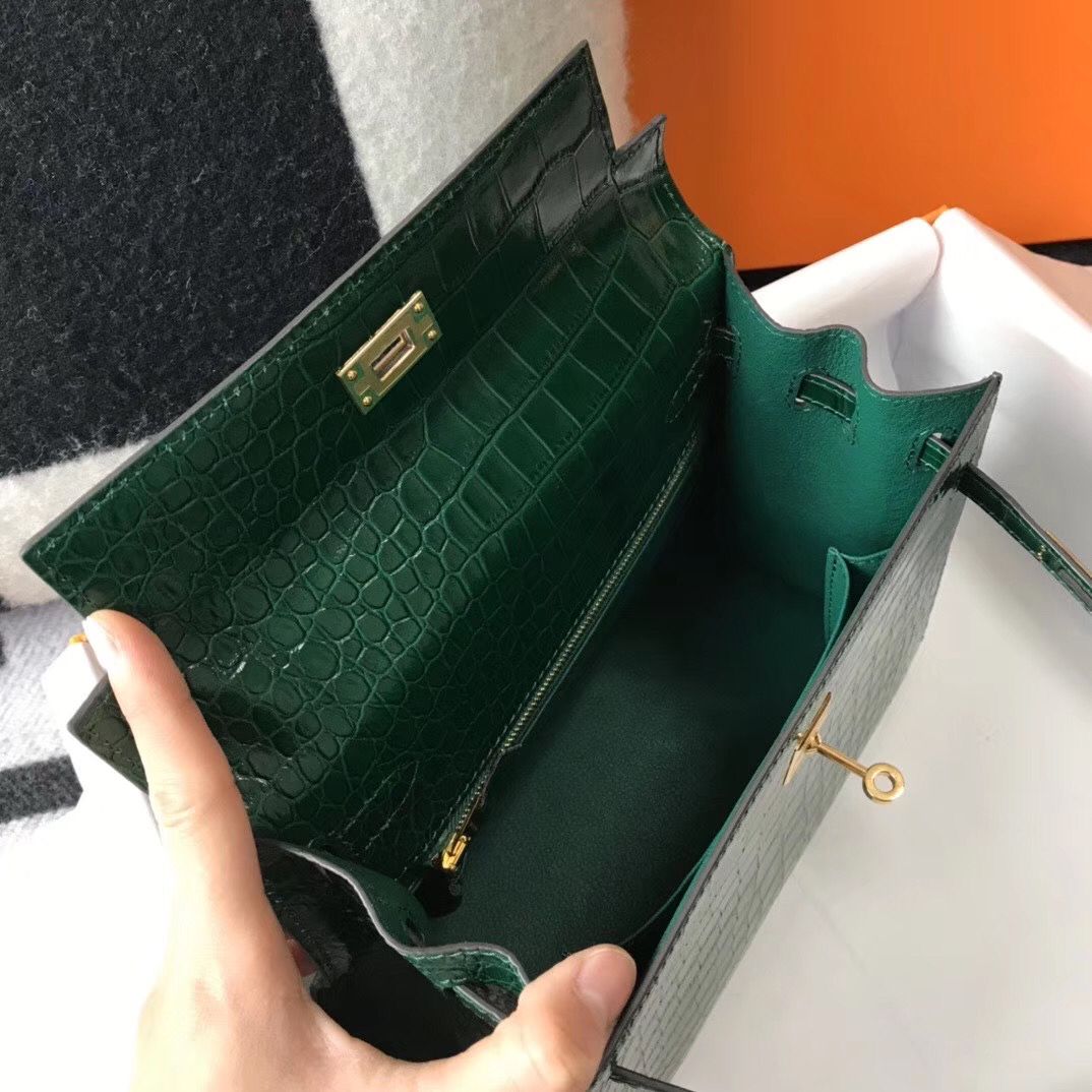 Hermes Kelly 25cm Handmade Bag In Green Embossed Crocodile Leather - Image 9