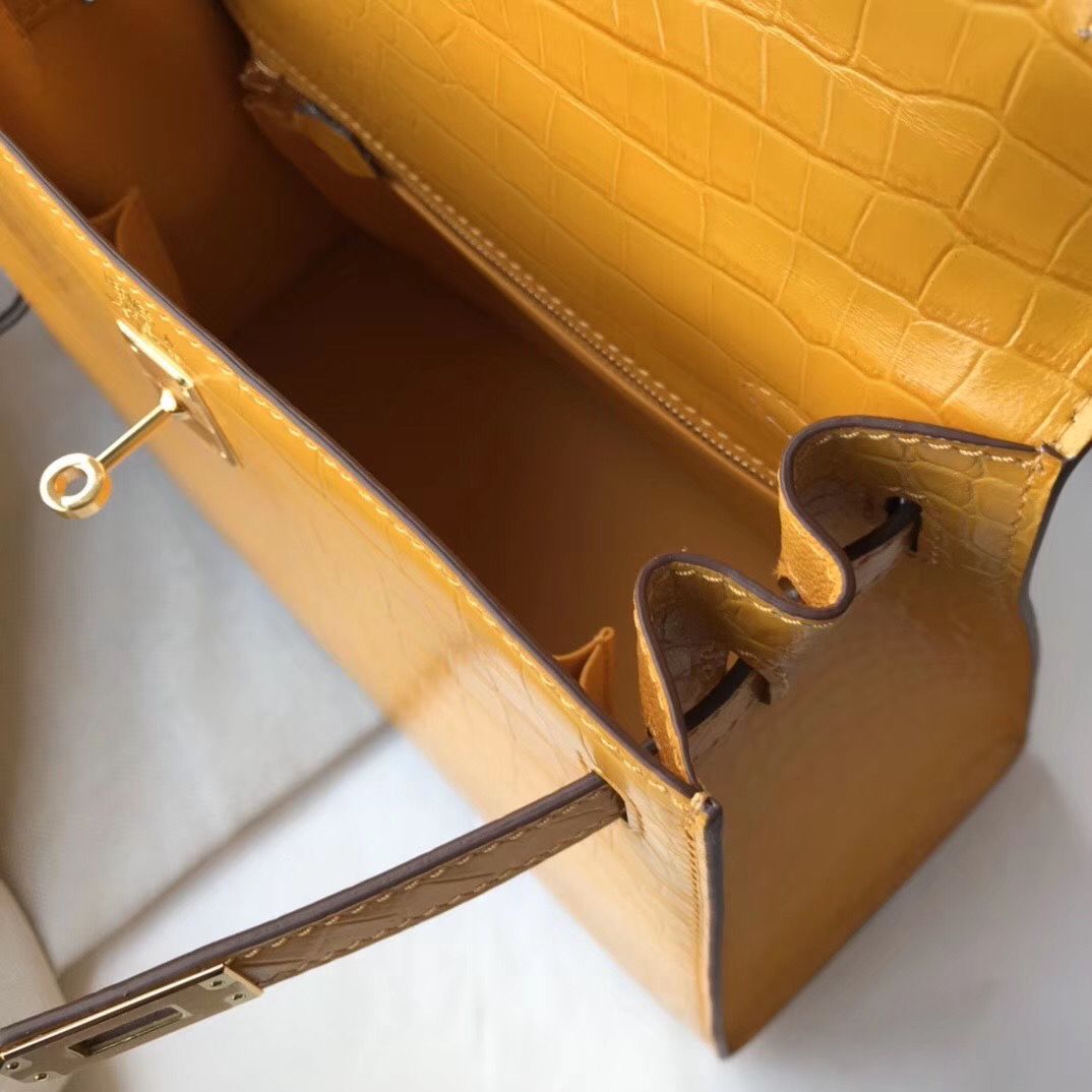 Hermes Kelly 25cm Handmade Bag In Yellow Embossed Crocodile Leather - Image 8