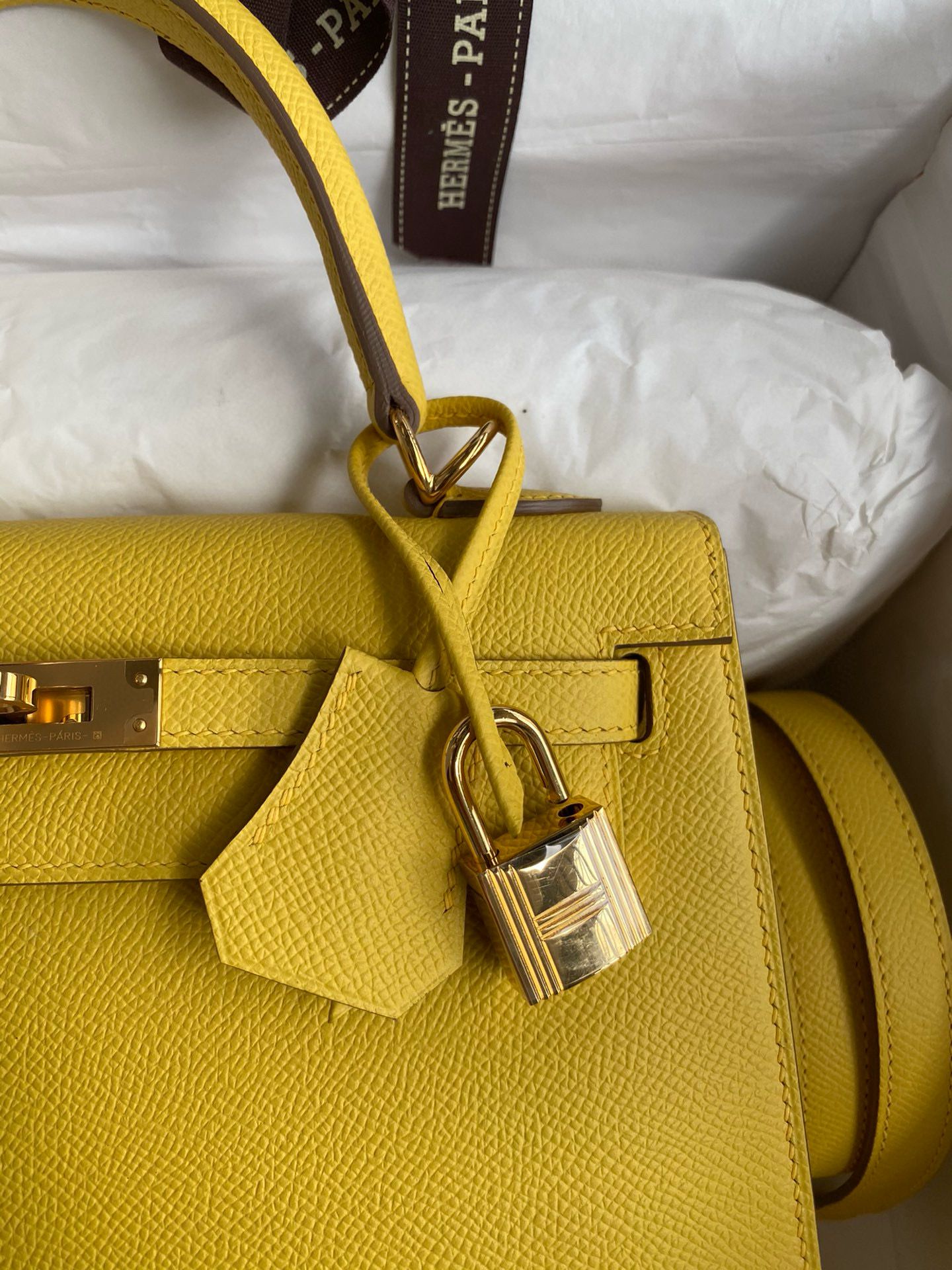 Hermes Kelly Sellier 25 Handmade Bag in Jaune de Naples Epsom Calfskin - Image 4