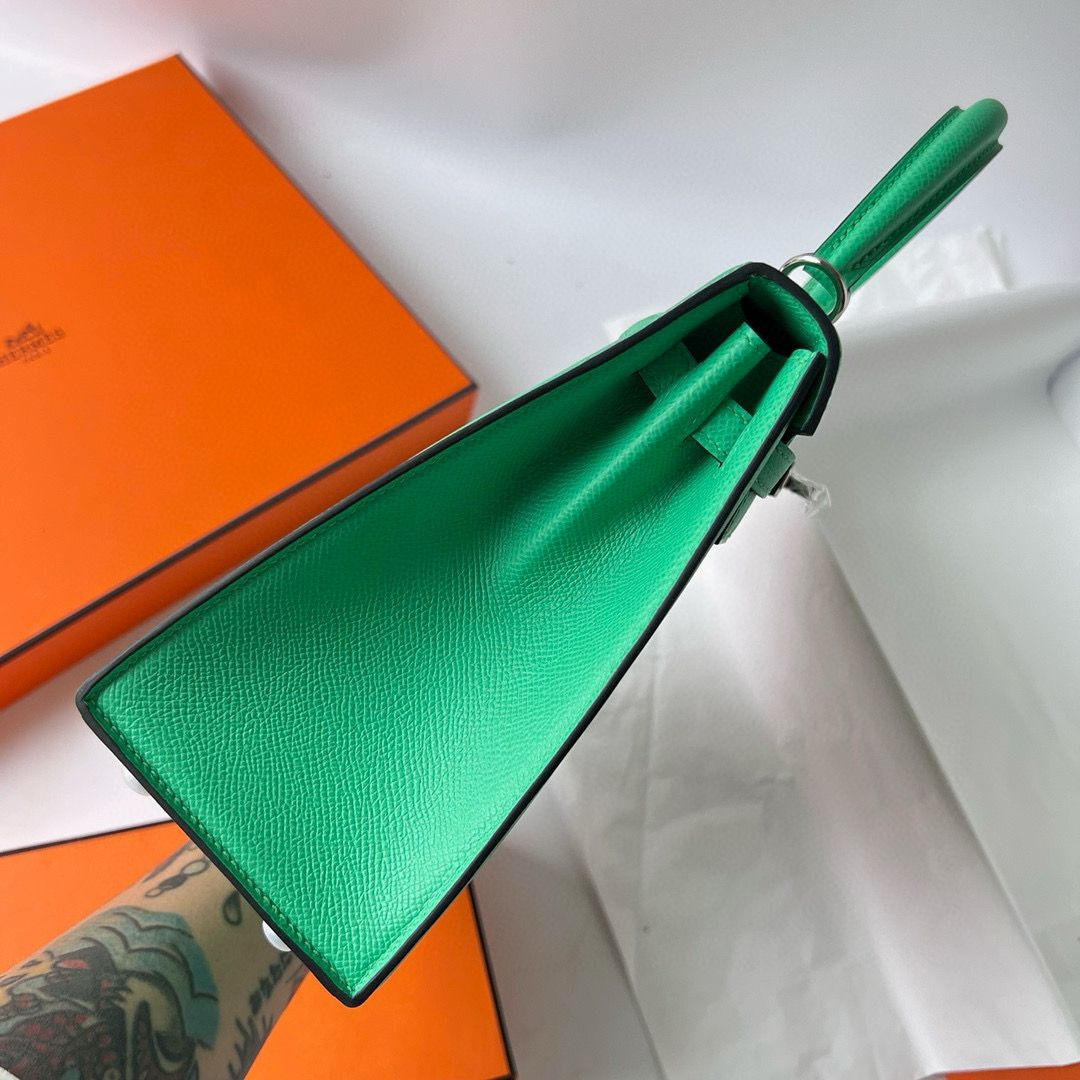 Hermes Kelly Sellier 25 Handmade Bag in Vert Comics Epsom Calfskin - Image 5