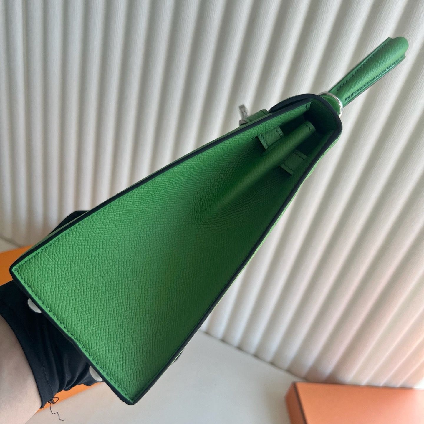Hermes Kelly Sellier 25 Handmade Bag in Vert Yucca Epsom Calfskin - Image 4