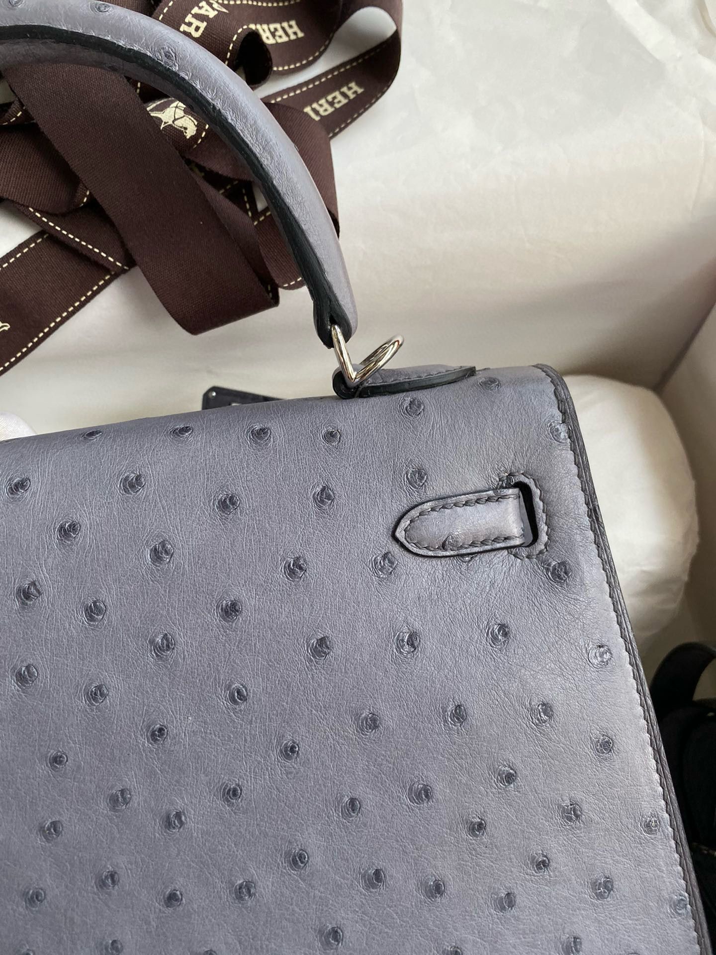 Hermes Kelly Sellier 25 Handmade Bag in Gris Agate Ostrich Leather - Image 5