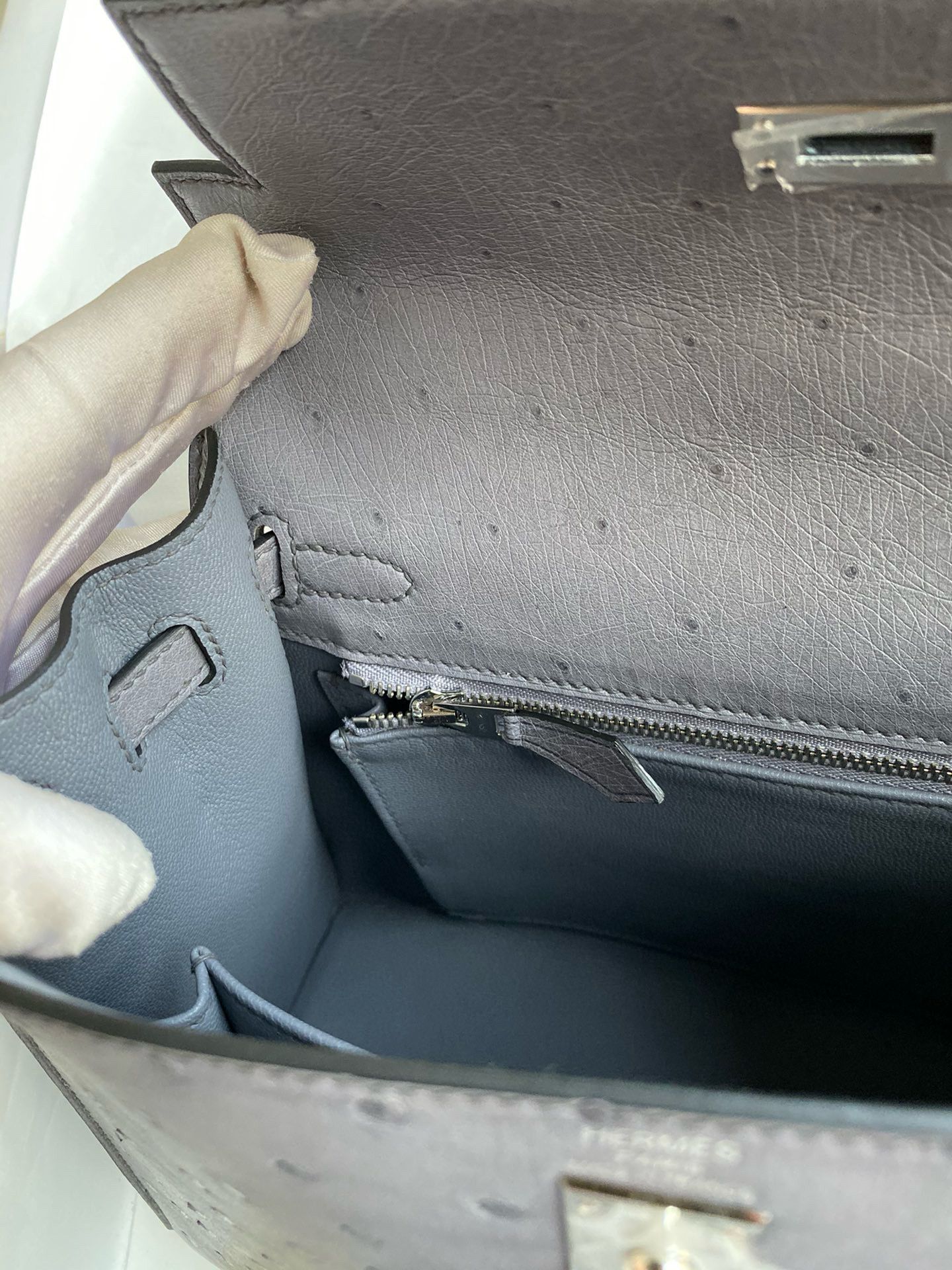 Hermes Kelly Sellier 25 Handmade Bag in Gris Agate Ostrich Leather - Image 10