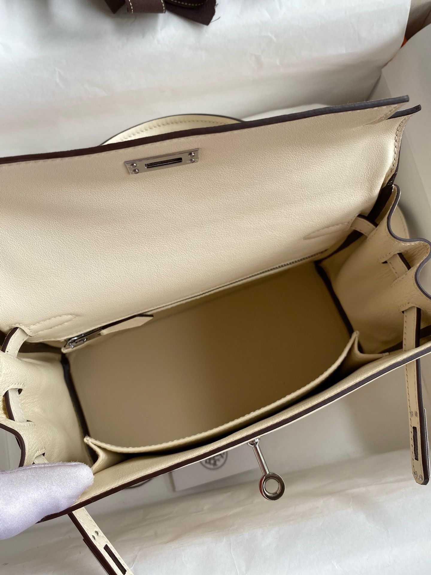 Hermes Kelly Retourne 25 Handmade Bag In Nata Swift Calfskin - Image 9