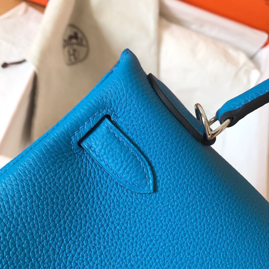 Hermes Kelly Retourne 28 Handmade Bag In Blue Zanzibar Clemence Leather - Image 6