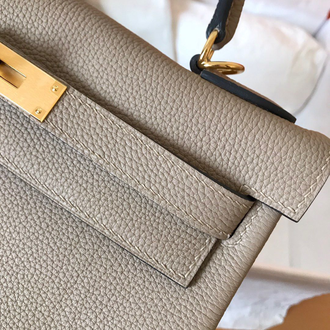 Hermes Kelly Retourne 28 Handmade Bag In Tourterelle Clemence Leather - Image 3