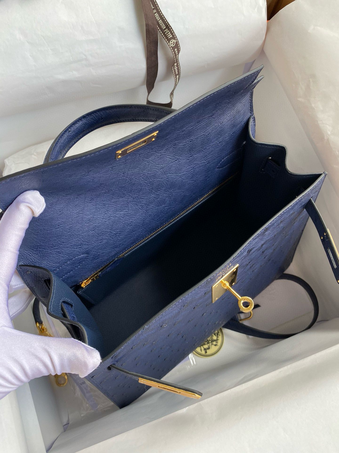 Hermes Kelly Sellier 28 Handmade Bag In Blue Iris Ostrich Leather - Image 9