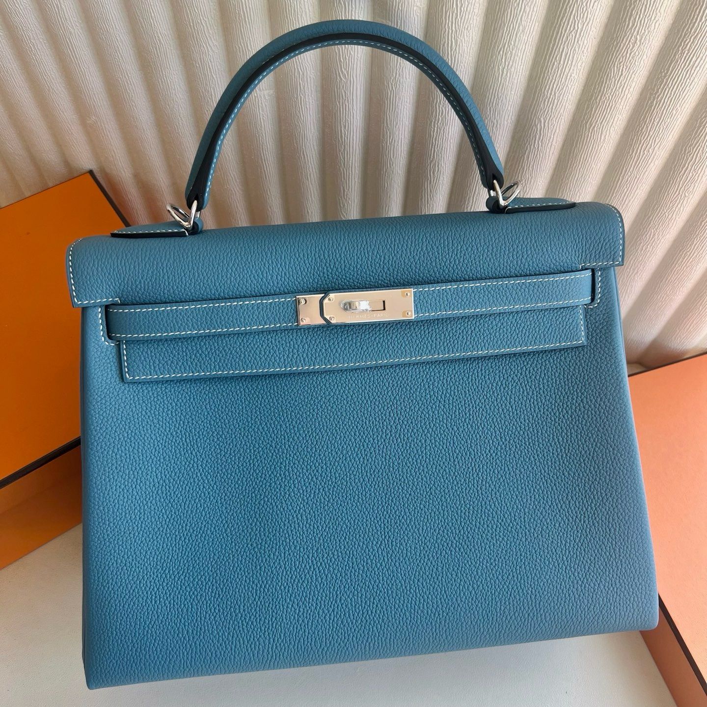 Hermes Kelly Retourne 32 Handmade Bag in Blue Jean Clemence Leather - Image 5