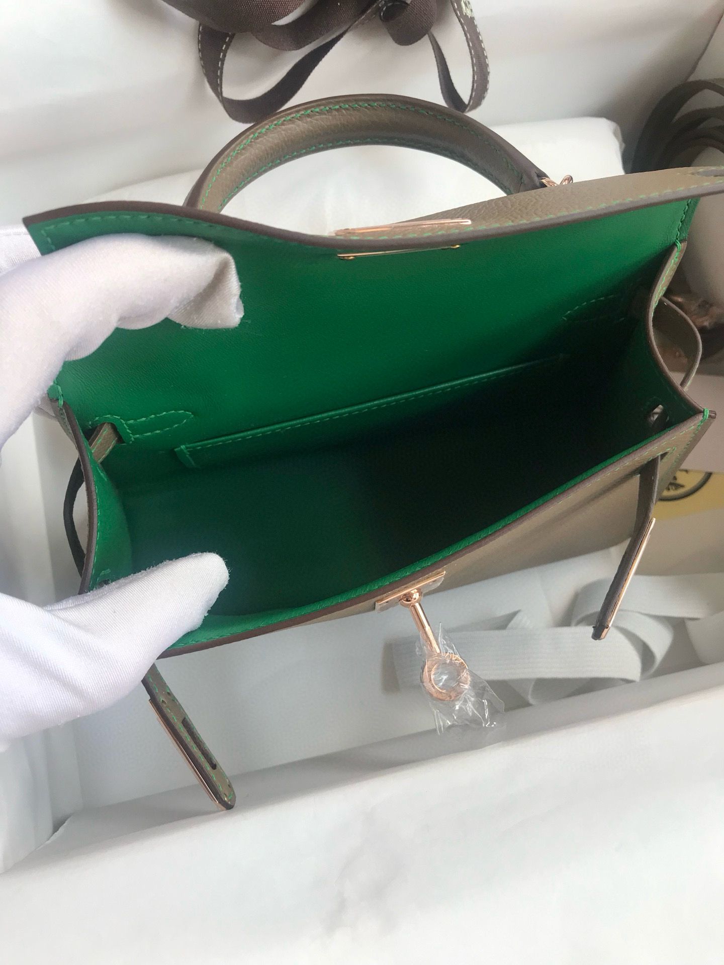 Hermes Kelly Mini II Sellier Verso Handmade Bag in Taupe and Bamboo Epsom Calfskin - Image 10