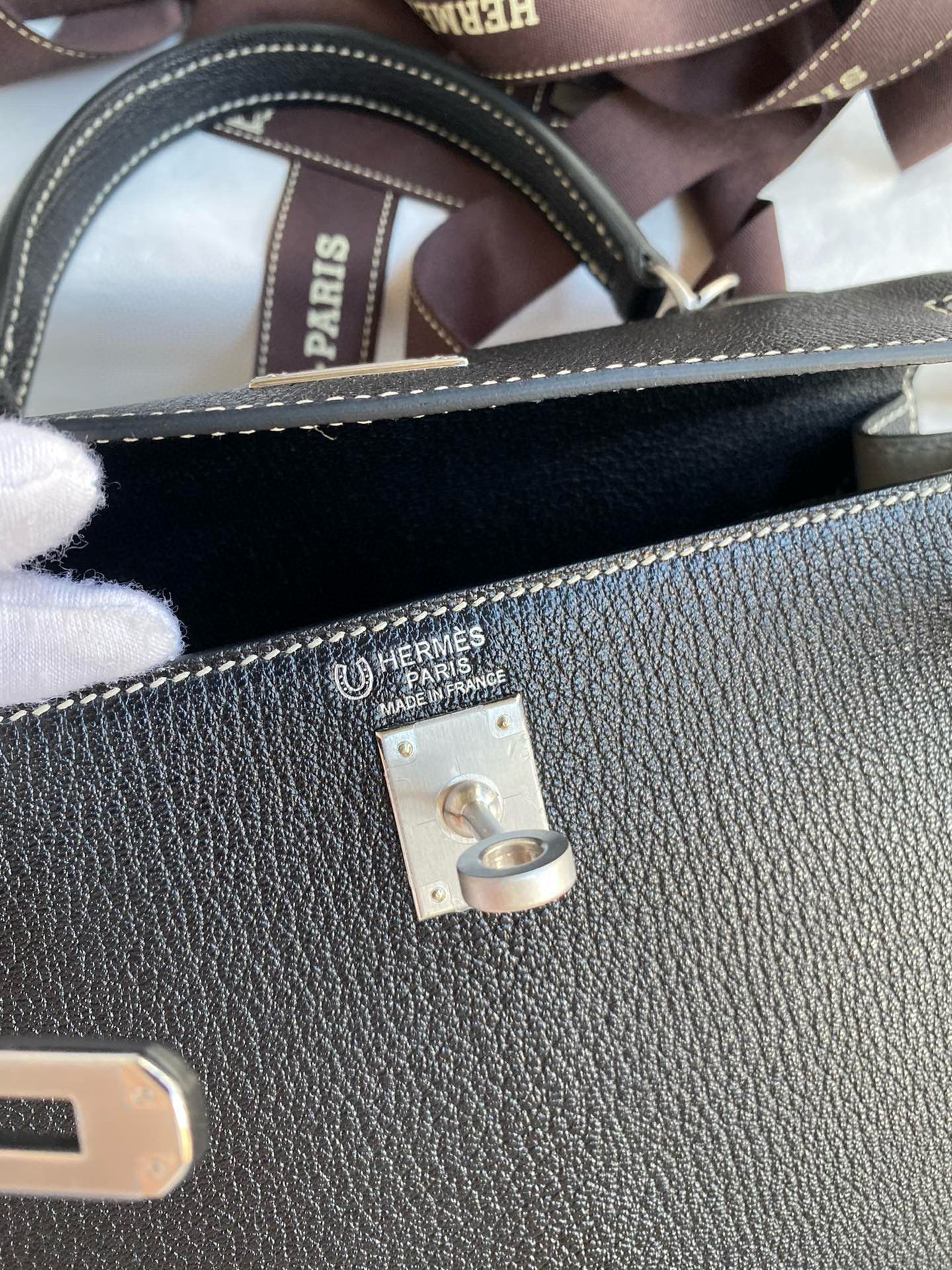 Hermes Kelly Sellier 25 Verso Handmade Bag in Black Mysore Chevre Goatskin - Image 8