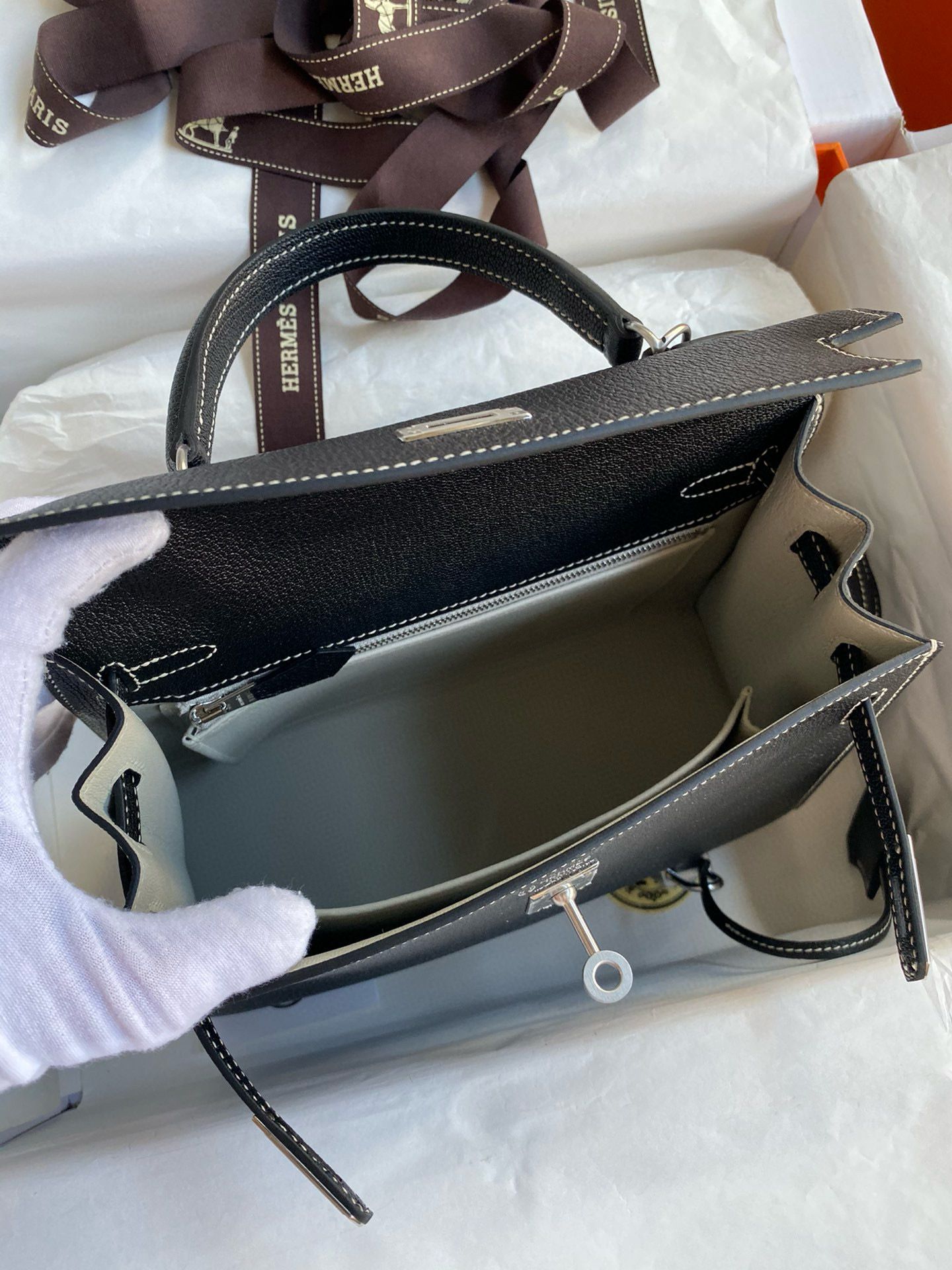 Hermes Kelly Sellier 25 Verso Handmade Bag in Black Mysore Chevre Goatskin - Image 9