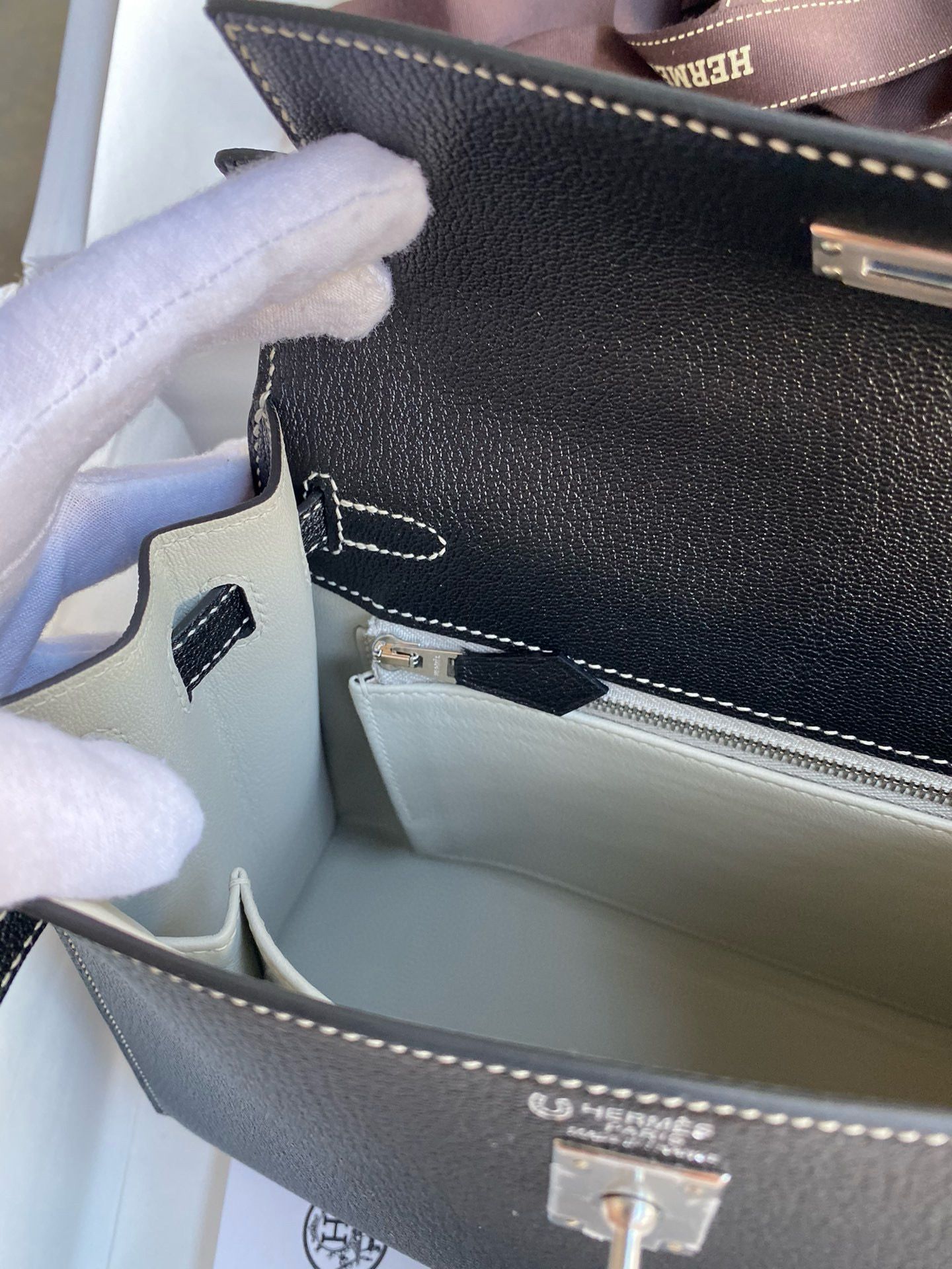 Hermes Kelly Sellier 25 Verso Handmade Bag in Black Mysore Chevre Goatskin - Image 10