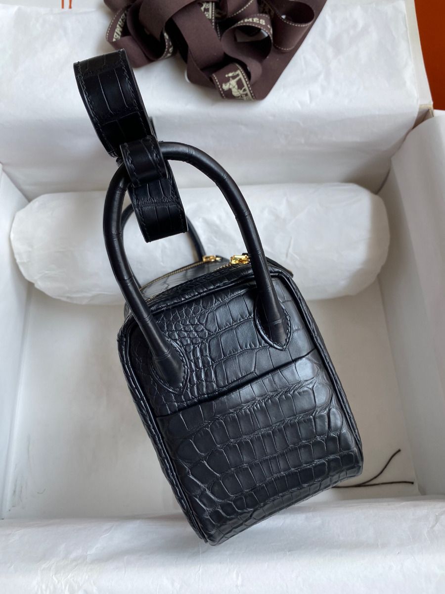 Hermes Mini Lindy Handmade Bag In Black Matte Alligator Leather - Image 3
