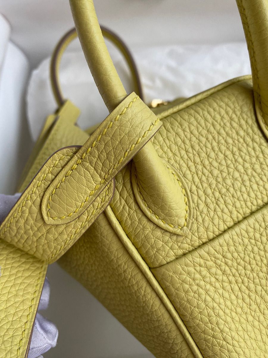 Hermes Mini Lindy Handmade Bag In Jaune Poussin Clemence Leather - Image 5