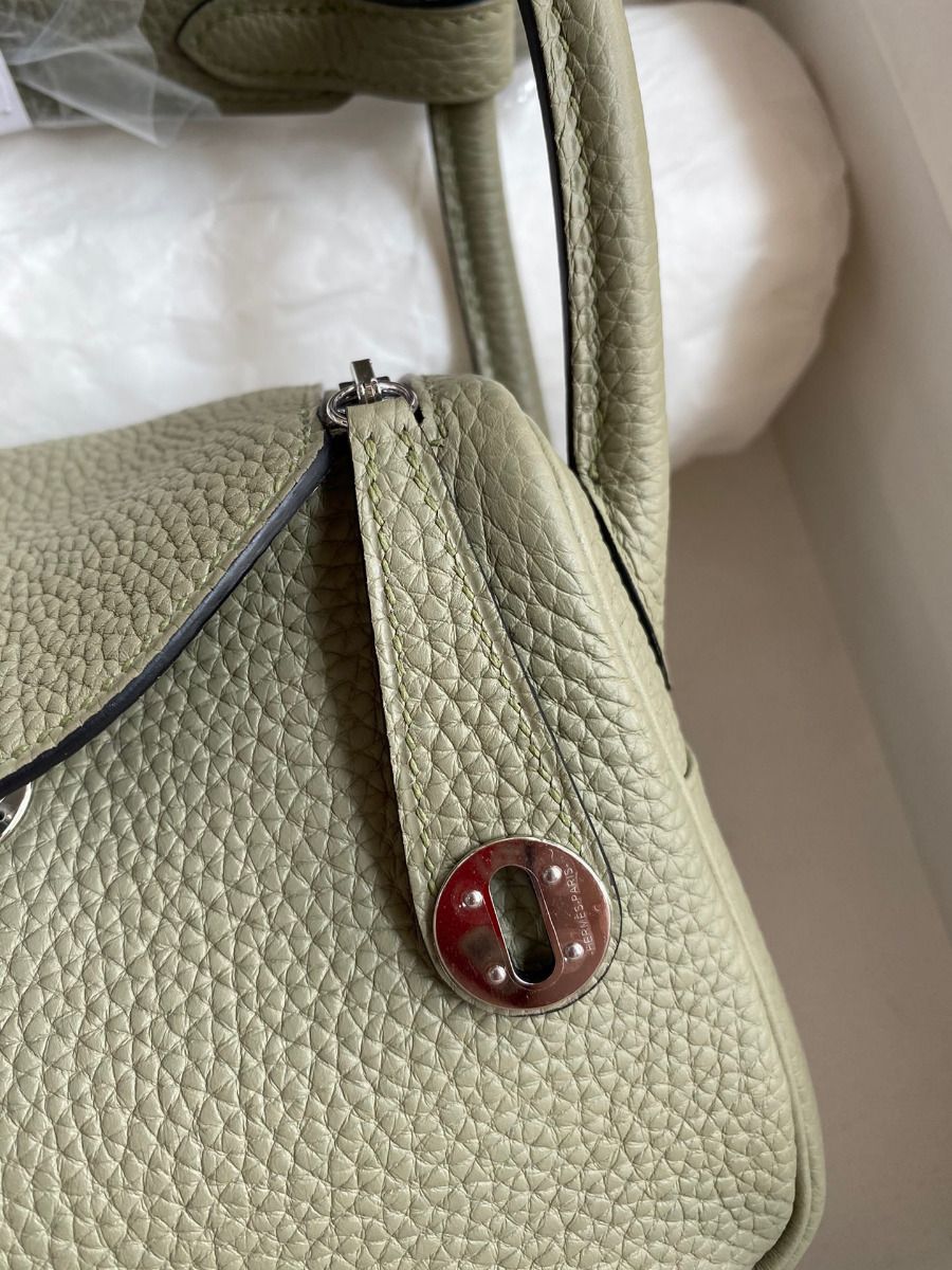 Hermes Mini Lindy Handmade Bag In Sauge Clemence Leather - Image 4
