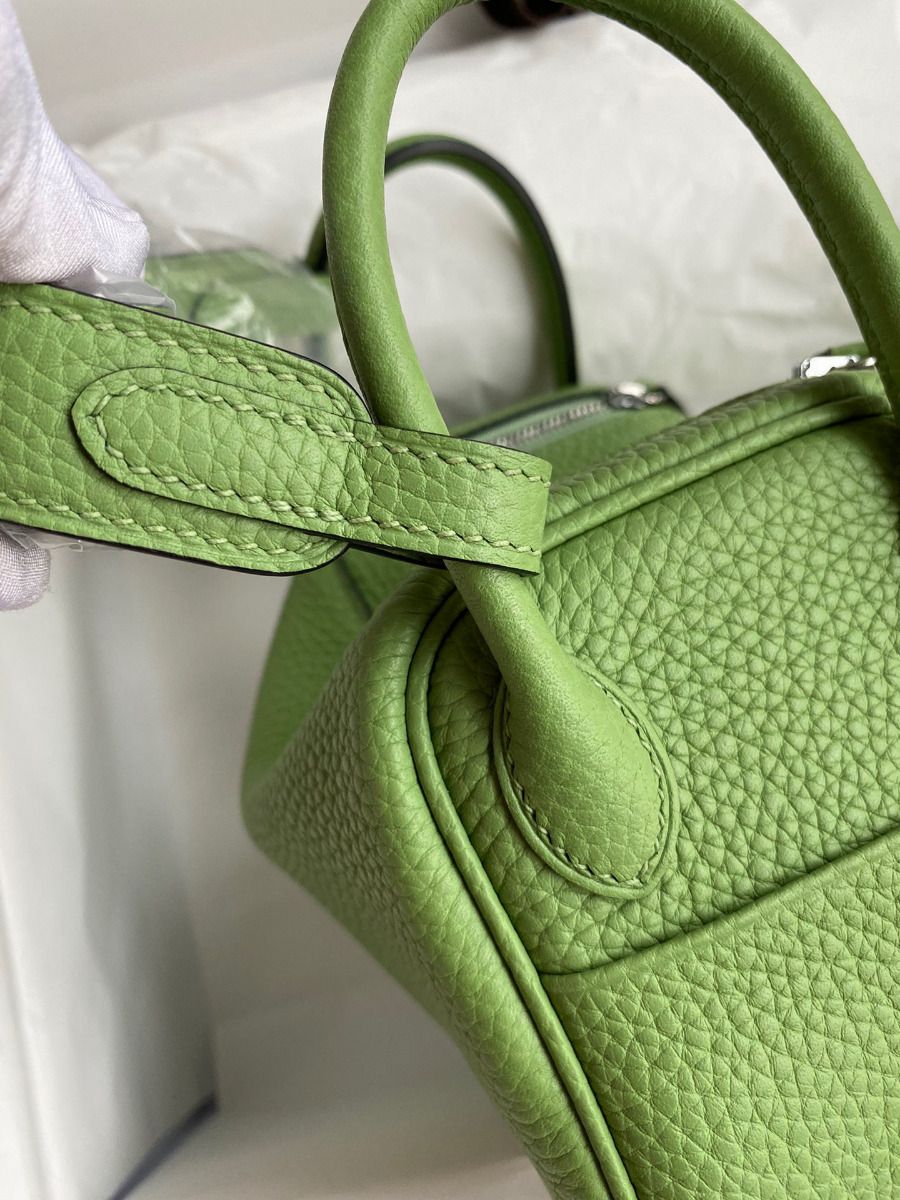 Hermes Mini Lindy Handmade Bag In Vert Criquet Clemence Leather - Image 5