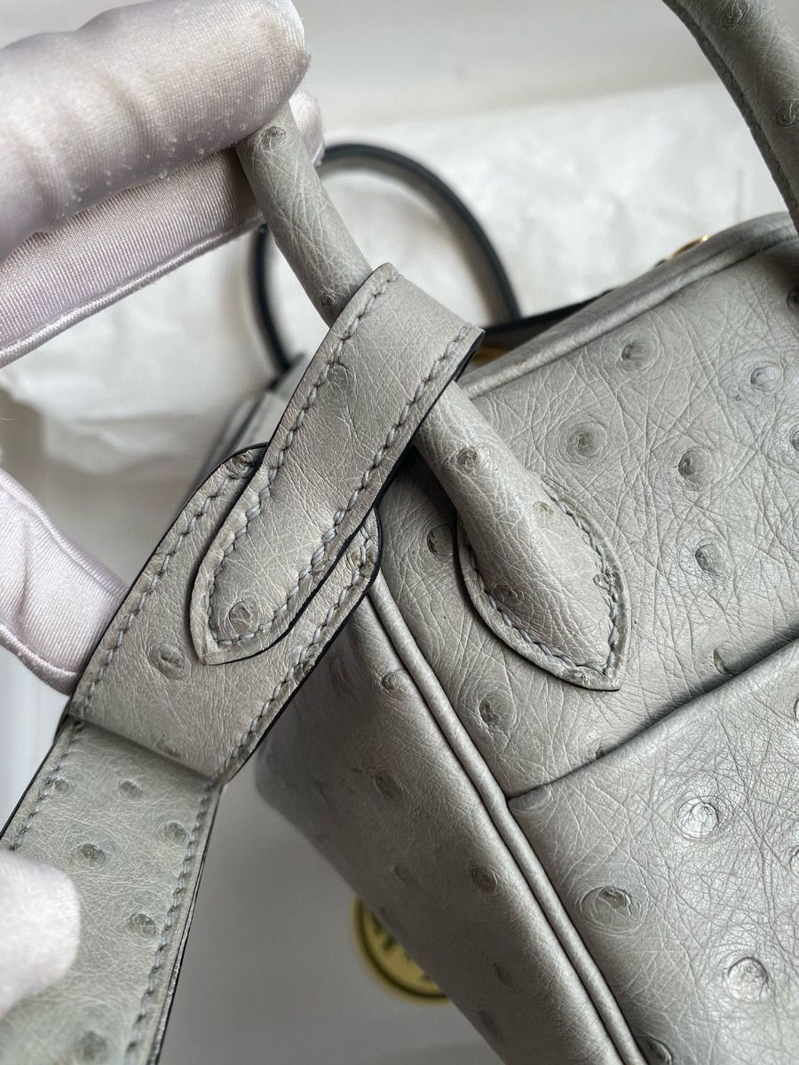 Hermes Mini Lindy Handmade Bag In Pearl Grey Ostrich Leather - Image 5