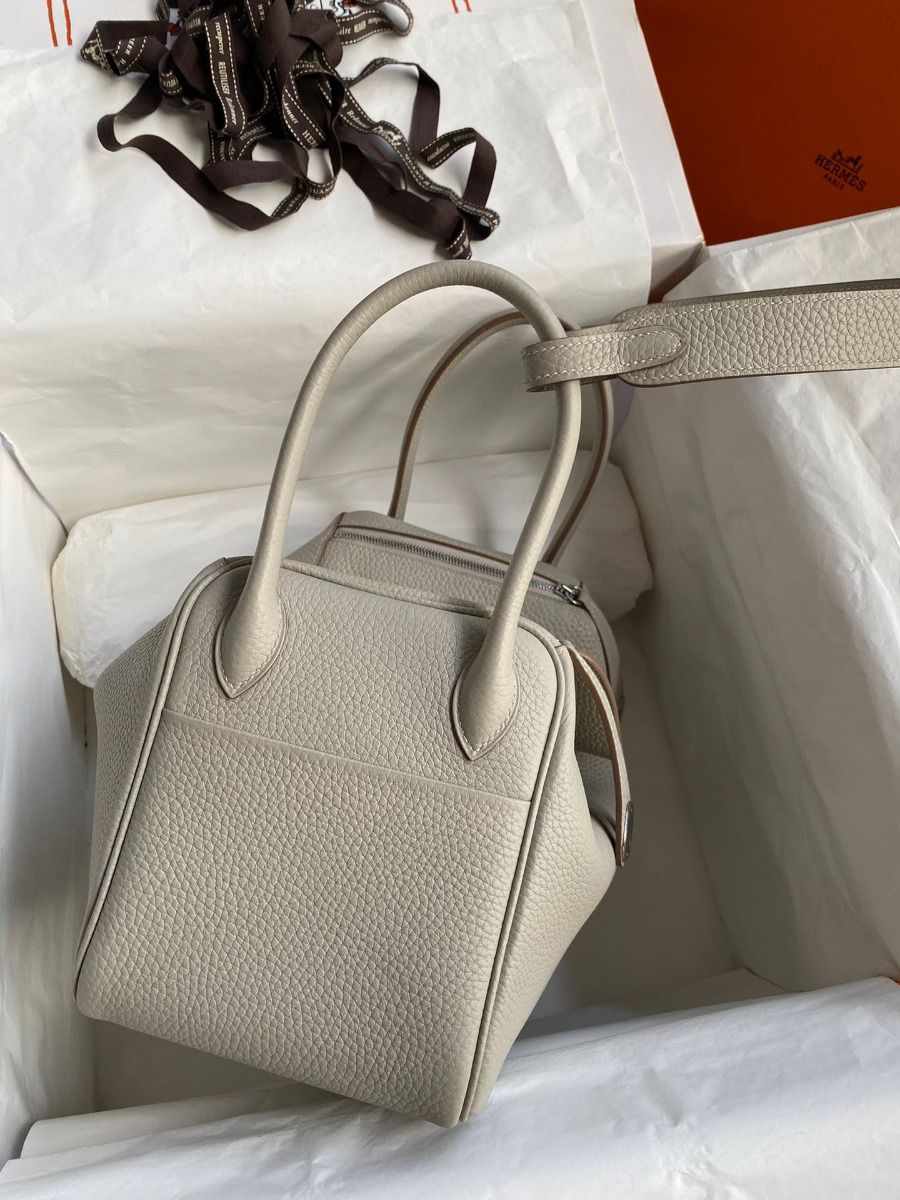 Hermes Lindy 26 Handmade Bag In Beton Clemence Leather - Image 3