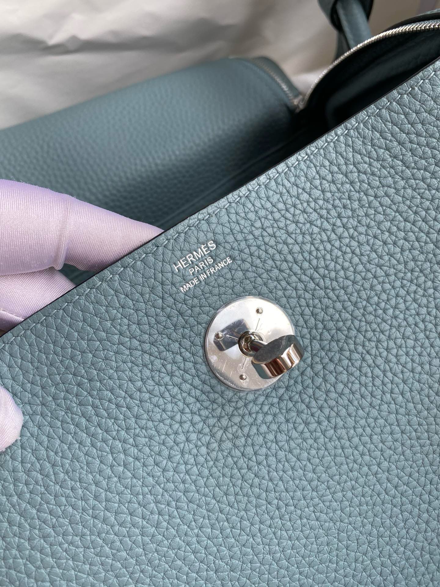 Hermes Lindy 26 Handmade Bag In Ciel Clemence Leather - Image 10