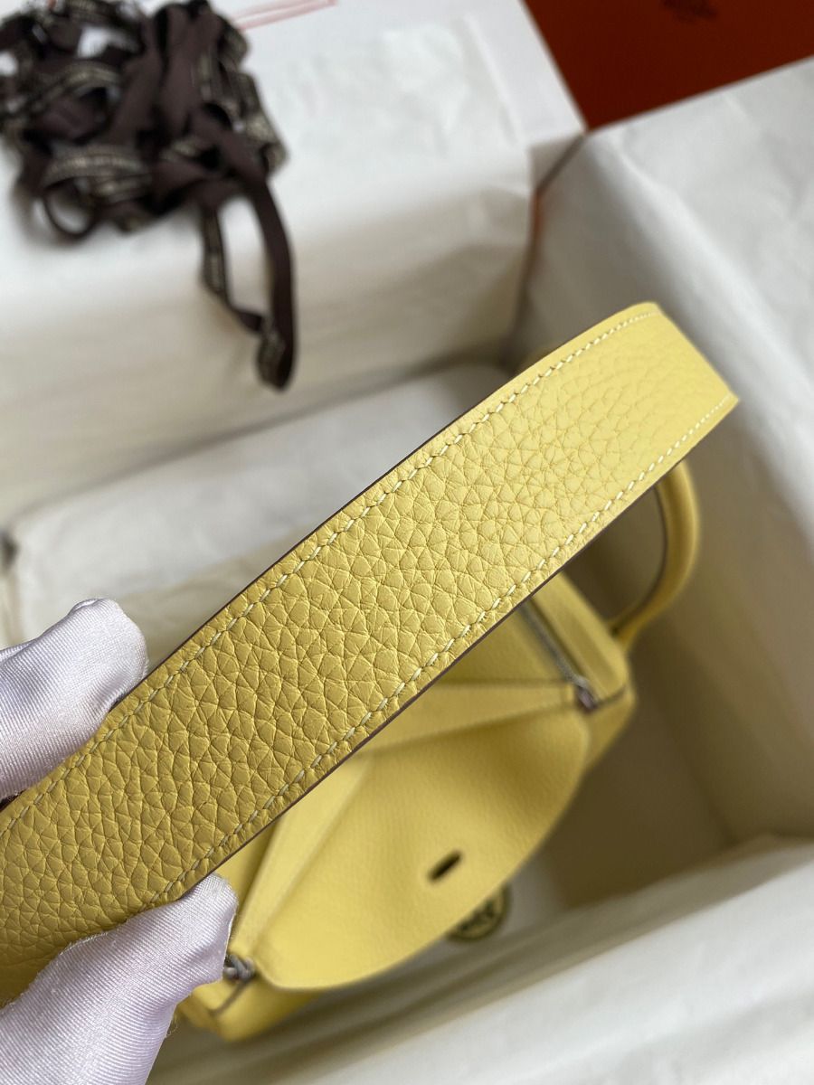 Hermes Lindy 26 Handmade Bag In Jaune Poussin Clemence Leather - Image 8