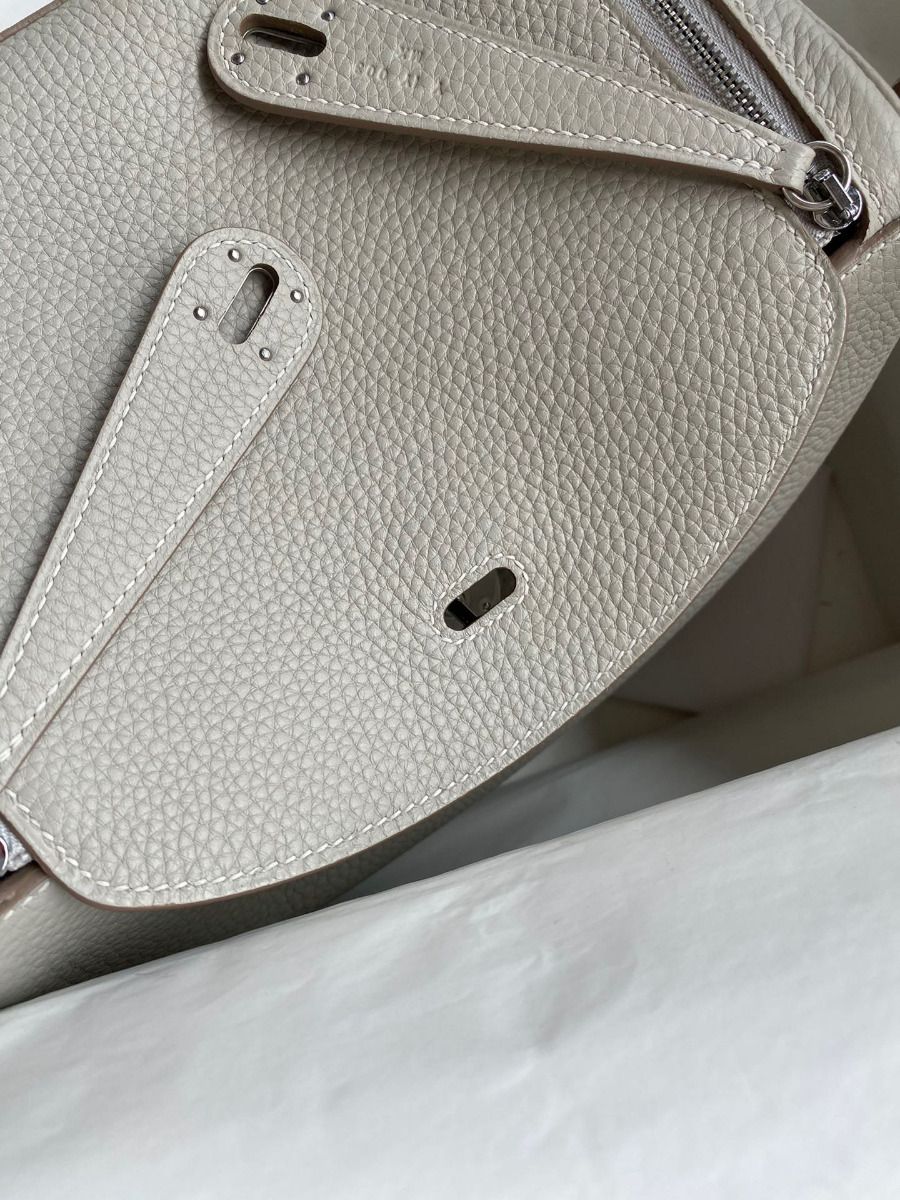 Hermes Lindy 26 Handmade Bag In Pearl Grey Clemence Leather - Image 7