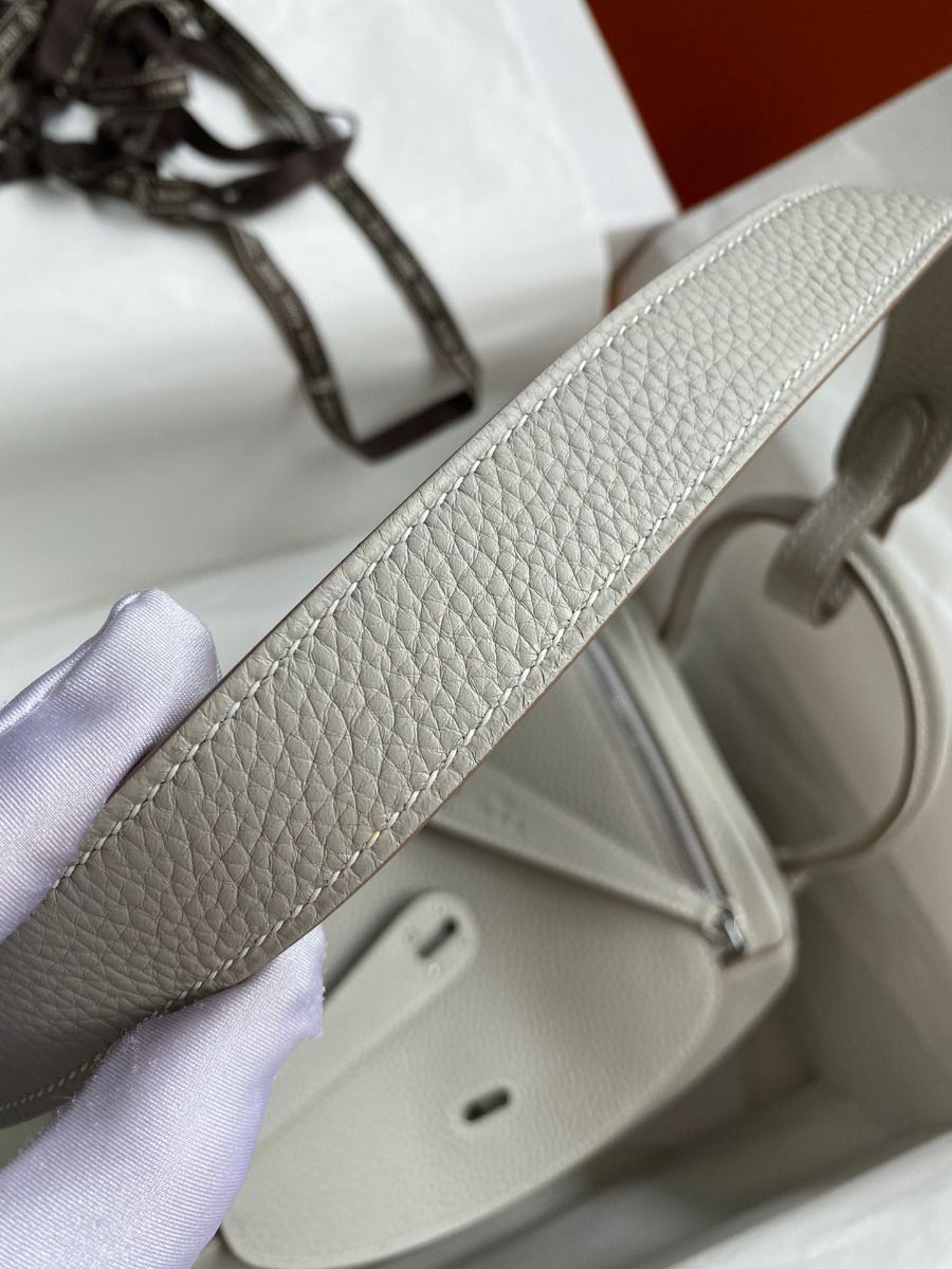 Hermes Lindy 26 Handmade Bag In Pearl Grey Clemence Leather - Image 8