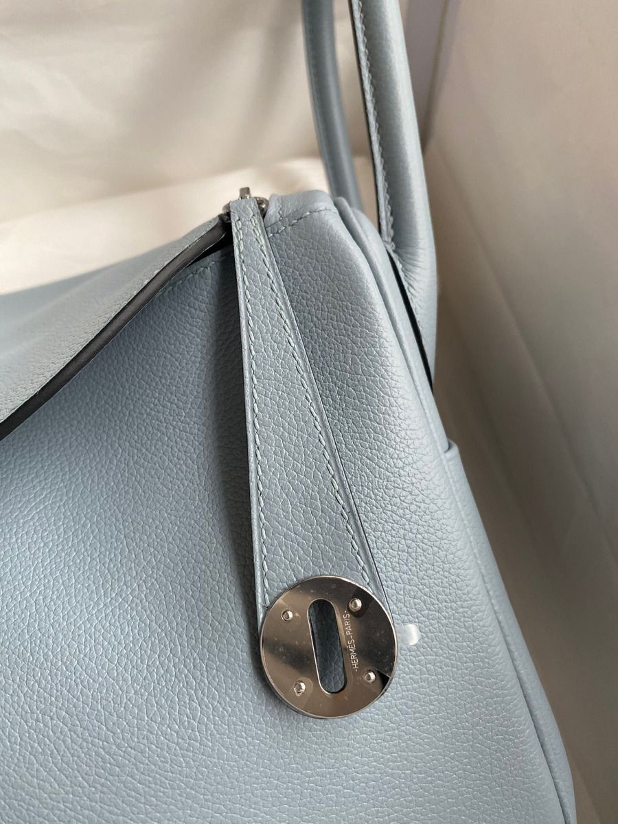 Hermes Lindy 26 Handmade Bag In Blue Lin Evercolor Leather - Image 4