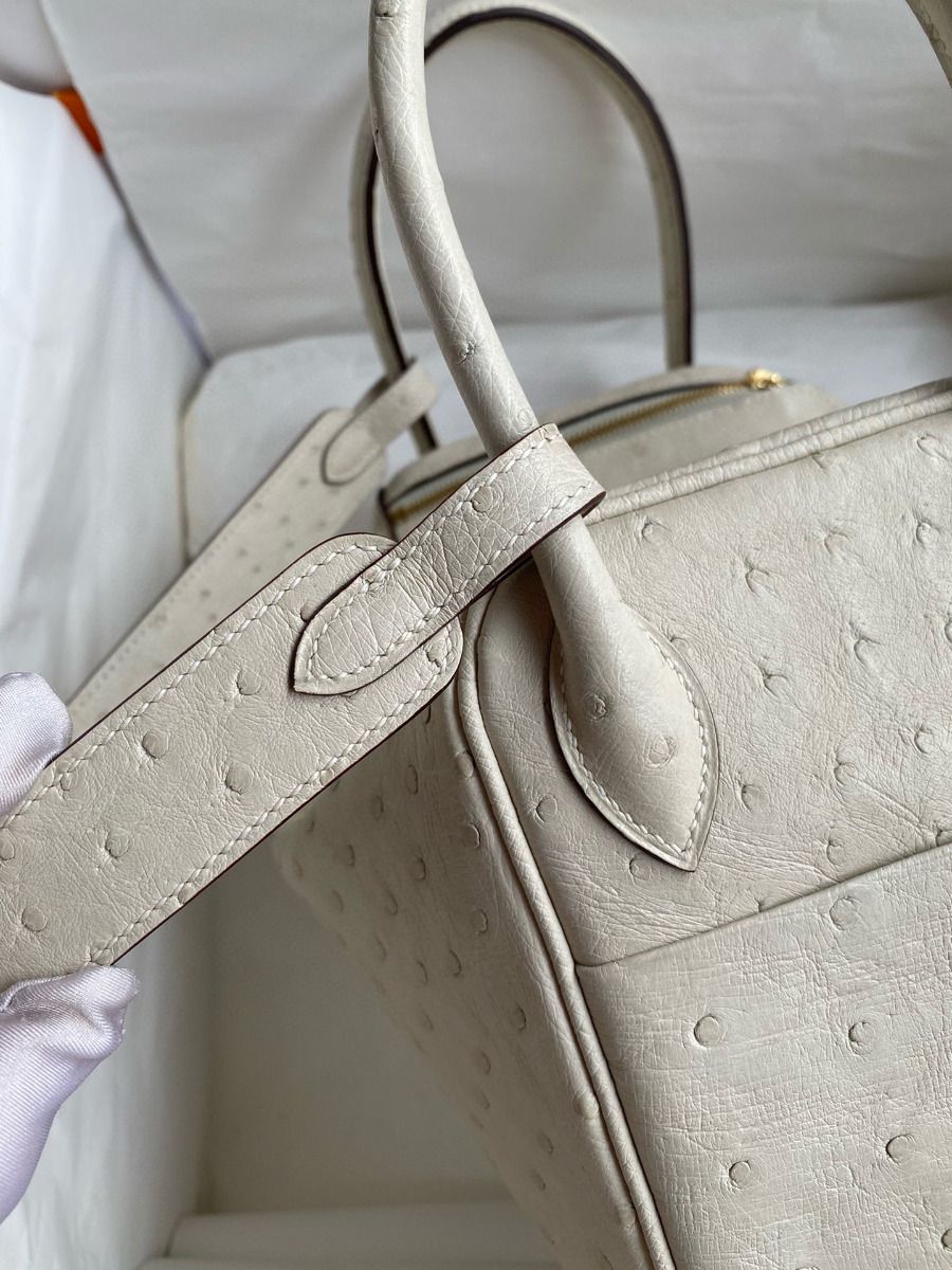 Hermes Lindy 26 Handmade Bag In Craie Ostrich Leather - Image 5