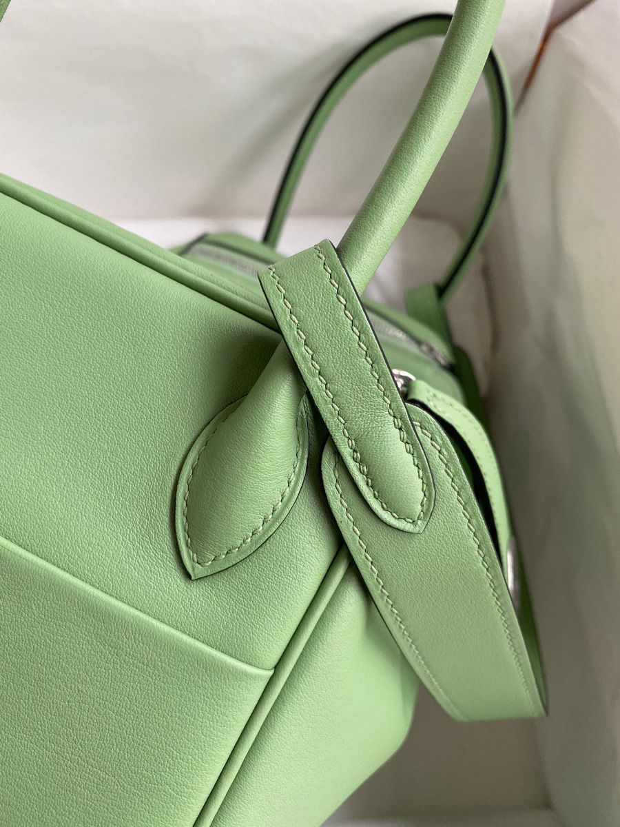 Hermes Lindy 26 Handmade Bag In Vert Criquet Swift Calfskin - Image 5