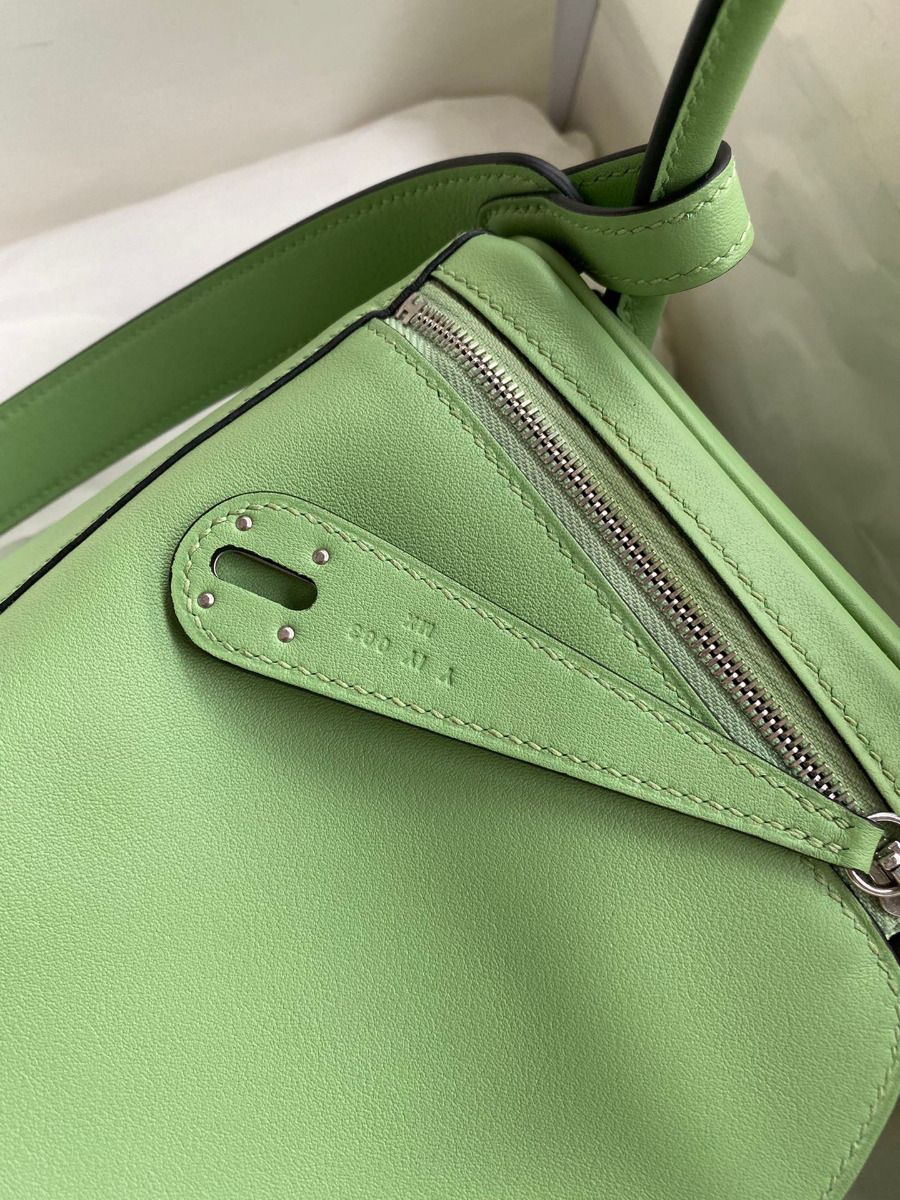 Hermes Lindy 26 Handmade Bag In Vert Criquet Swift Calfskin - Image 6